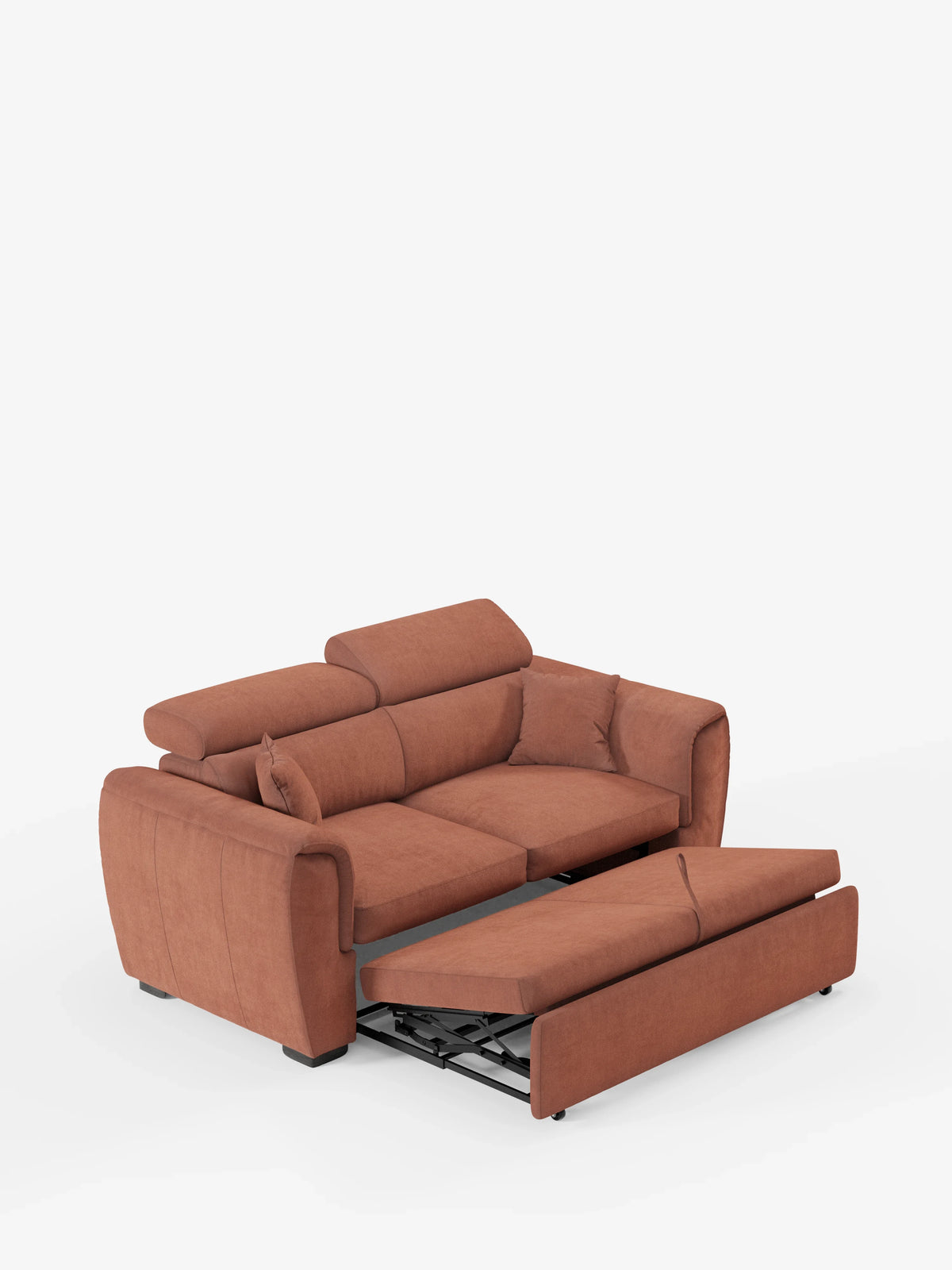Un divano a due posti estraibile Titano color ruggine, con poggiatesta reclinabili in tessuto smacchiabile Oeko-Tex® di divitt.sbs, è parzialmente aperto per mostrare la struttura del letto estraibile e il materasso, su uno sfondo bianco a tinta unita.