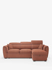 Il divano letto Titano con penisola reversibile e contenitore di divitt.sbs è un divano moderno rivestito in tessuto color ruggine e resistente alle macchie. È dotato di morbidi cuscini, due cuscini decorativi abbinati e una chaise longue che può essere posizionata su entrambi i lati. Su uno sfondo bianco a tinta unita, questo complemento d’arredo contemporaneo si distingue per i braccioli arrotondati, i piedini neri corti, i poggiatesta reclinabili e un elemento estraibile che ne aumenta la versatilità.