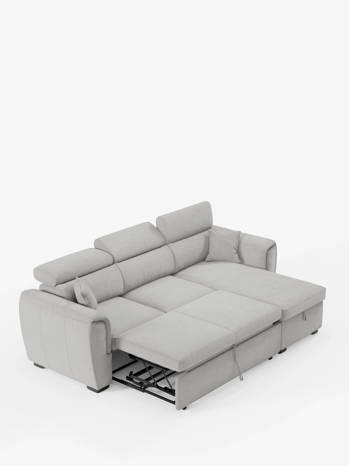 Il divano letto Titano con penisola reversibile e contenitore di divitt.sbs è qui presentato nella versione grigio chiaro, con poggiatesta reclinabili e tessuto facile da pulire. Mostrato nella versione estesa in un ampio letto, questo moderno divano componibile include una chaise longue reversibile sulla destra e due cuscini coordinati. Sullo sfondo bianco a tinta unita, il design contemporaneo e la versatilità multifunzionale del divano risaltano magnificamente.