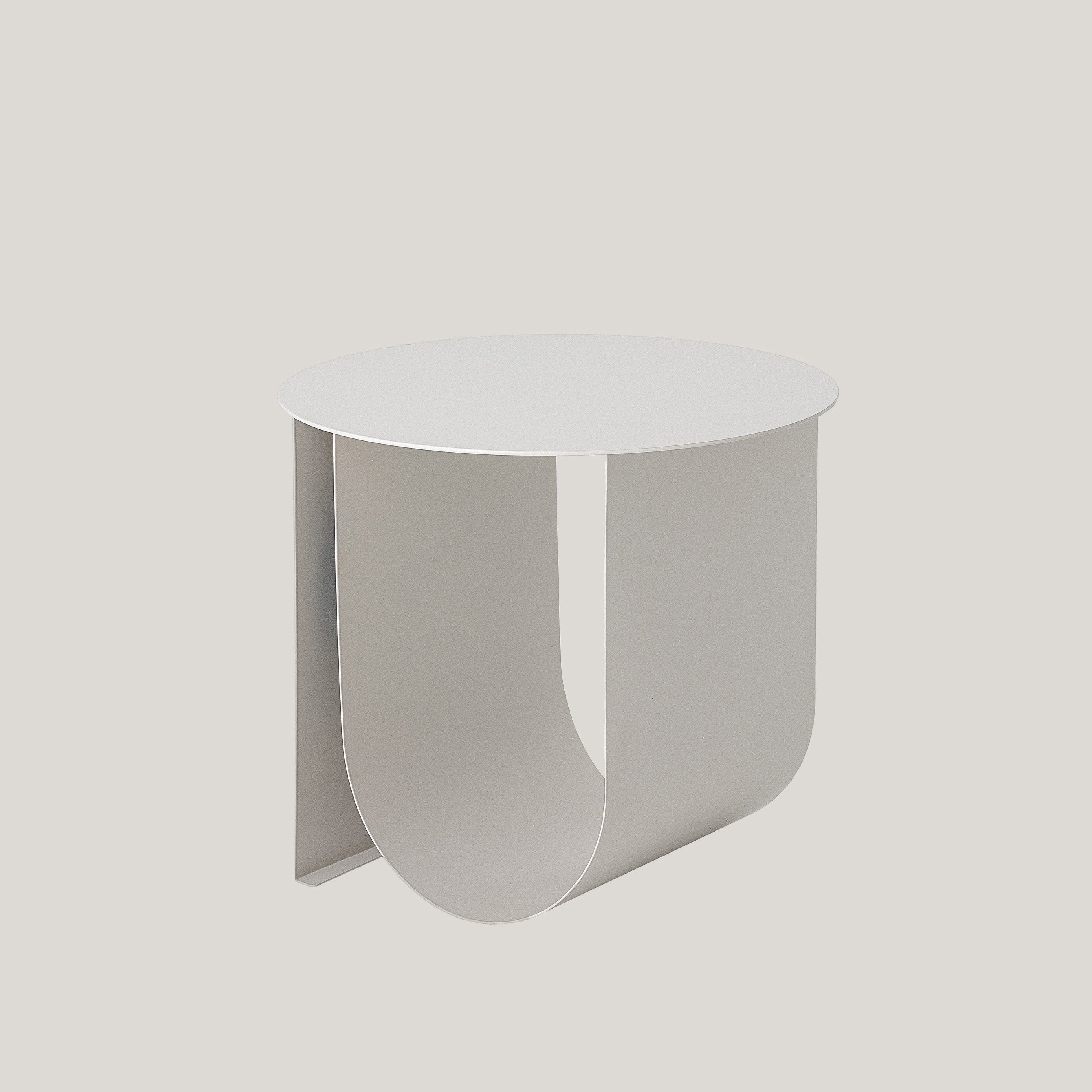 Cher tavolino scandinavo in metallo con spazio portariviste grigio chiaro - divitt.sbs