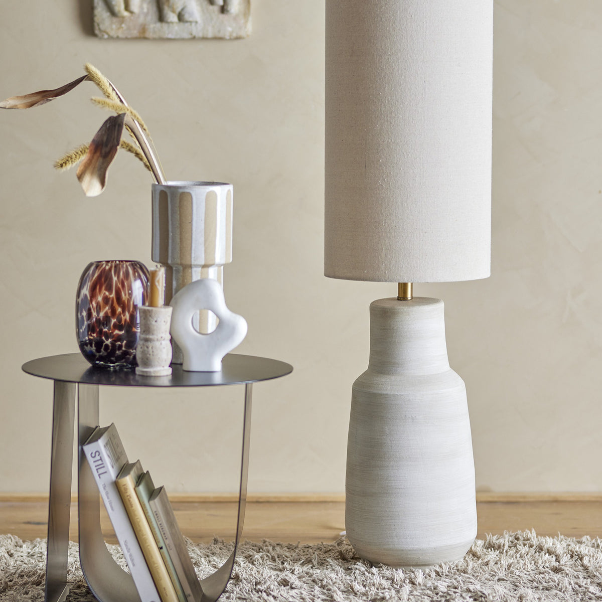 Linetta lampada da terra con base in gres stoneware bianco - divitt.sbs