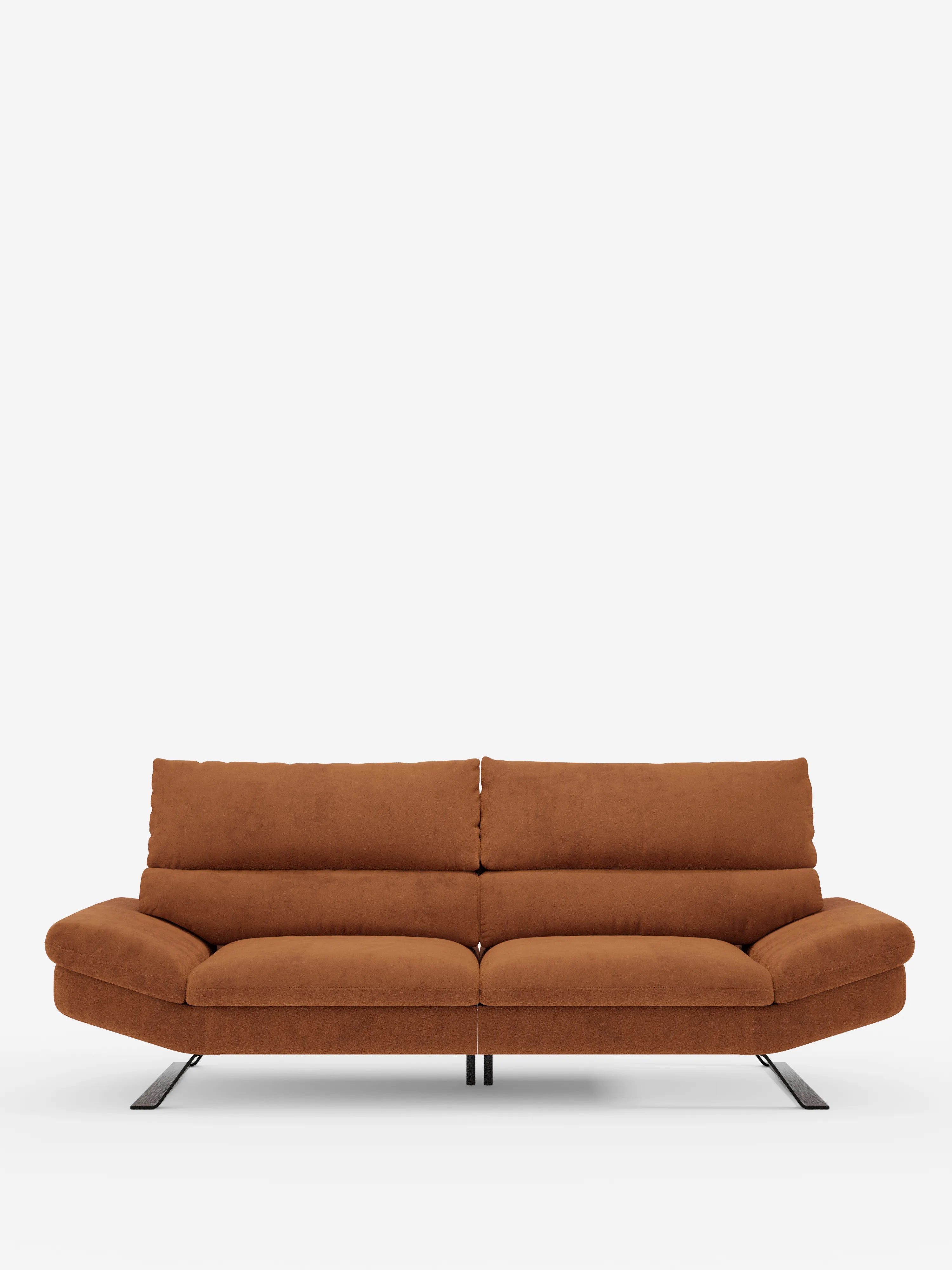 Un divano Eclipse in stile contemporaneo di divitt.sbs, disponibile nella versione a 2 o 3 posti con rivestimento in microfibra T11 color ruggine e resistente alle macchie. Il divano presenta morbidi cuscini, un design senza braccioli e dal profilo ribassato, schienali regolabili (schienali traslanti) e gambe alte in metallo con finitura titanio. È ripreso su uno sfondo bianco a tinta unita per esaltarne il look elegante e minimalista.