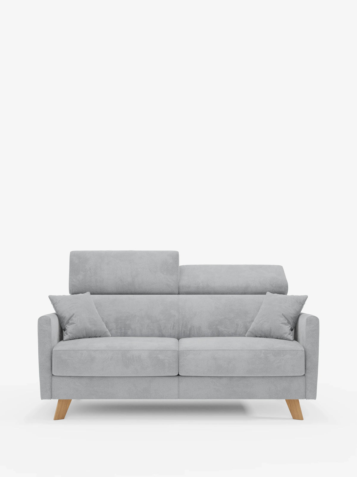 Un moderno “Francy divano letto” di colore grigio chiaro di divitt.sbs, dotato di poggiatesta regolabili, due cuscini di seduta, due cuscini dello schienale e due cuscini decorativi coordinati. Rivestito con un elegante tessuto T30 resistente alle macchie e completamente sfoderabile, presenta un design minimalista e contemporaneo con uno schienale leggermente reclinabile e gambe in legno inclinate, il tutto su uno sfondo bianco a tinta unita.