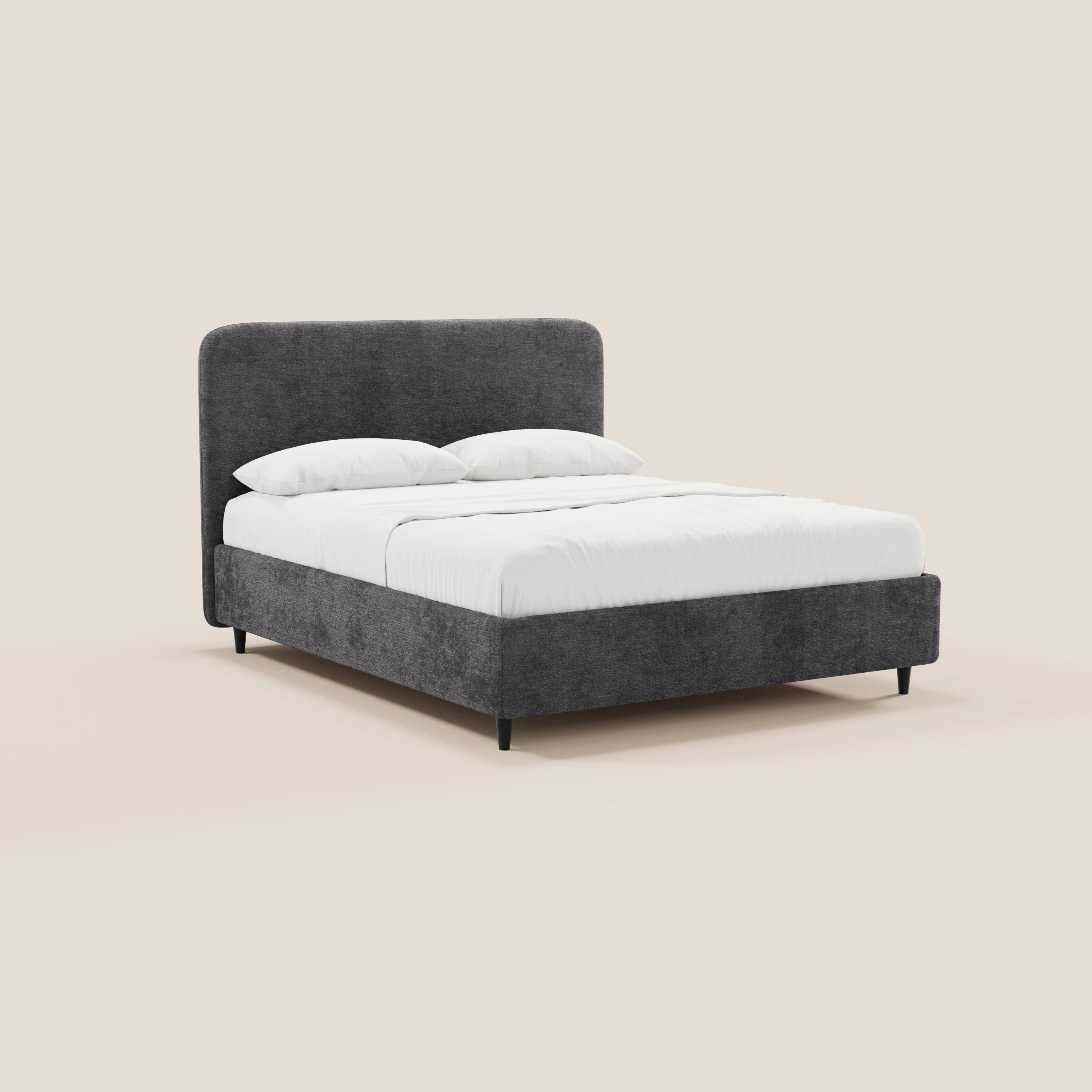 Il letto imbottito KAELOS minimal di Letti.store è caratterizzato da un tessuto in ciniglia grigio scuro, una testiera arrotondata e imbottita, gambe alte e spazio contenitivo: perfetto per valorizzare qualsiasi camera da letto contemporanea grazie al suo design moderno e minimalista.