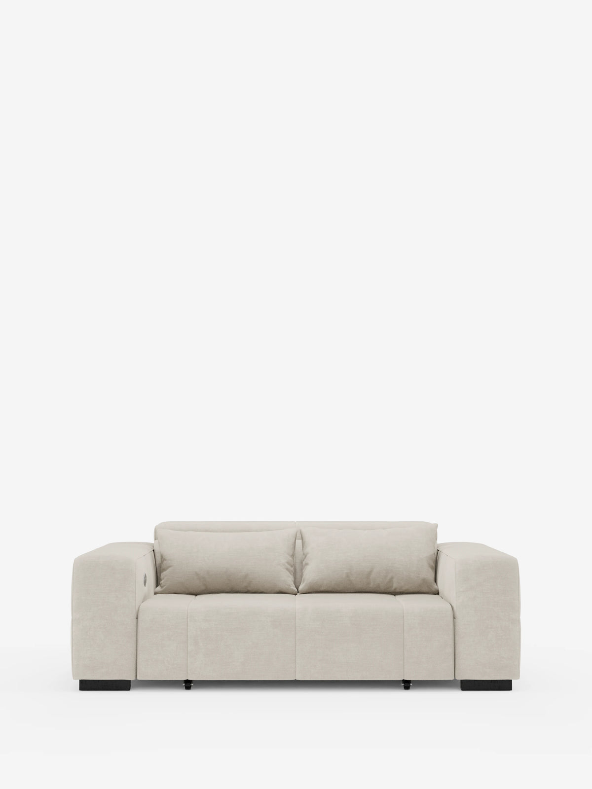 Un divano Monarch beige chiaro con funzione relax elettrica per l’allungamento delle sedute e poggiatesta reclinabile di divitt.sbs, caratterizzato da tre posti, ampi braccioli squadrati, morbidi cuscini e un design minimalista. Rivestito in morbido tessuto T31 resistente alle macchie, questo divano moderno poggia su gambe corte nere ed è raffigurato su uno sfondo bianco a tinta unita.