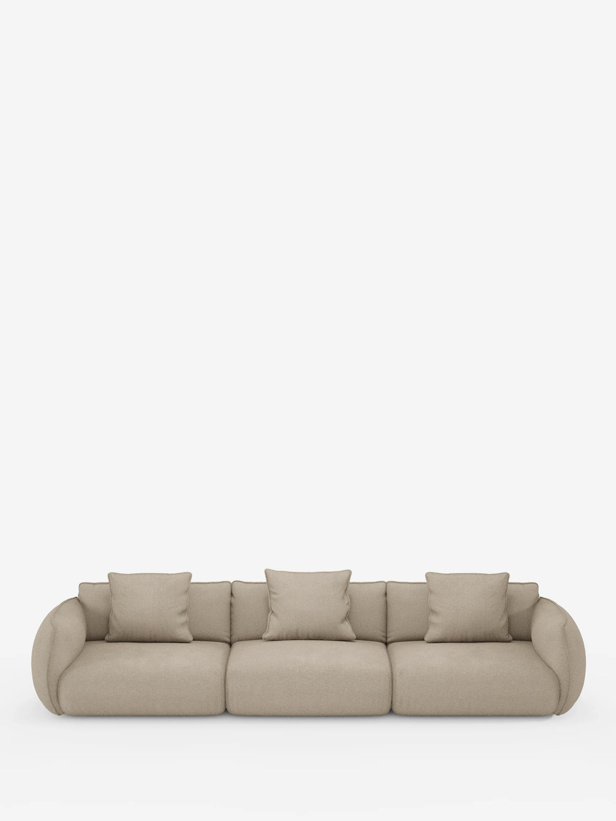 Un moderno divano modulare a 3 posti Nimbus di divitt.sbs, rivestito in morbido tessuto effetto cotone T33 resistente alle macchie, color beige, presenta tre ampie sedute, braccioli arrotondati e quattro cuscini quadrati coordinati. Il design minimalista presenta un rivestimento liscio senza gambe a vista e si staglia su uno sfondo bianco a tinta unita.