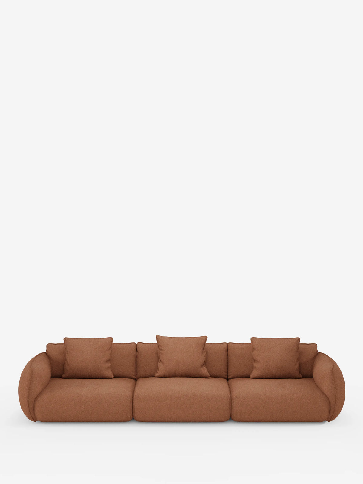 Un divano modulare contemporaneo Nimbus, color marrone, a 3 posti, di divitt.sbs, realizzato in morbido tessuto T33 effetto cotone resistente alle macchie, presenta braccioli arrotondati e tre cuscini di seduta. Sulle sedute sono disposti tre cuscini quadrati coordinati. Questo elegante divano sfoderabile è messo in risalto da uno sfondo bianco a tinta unita.