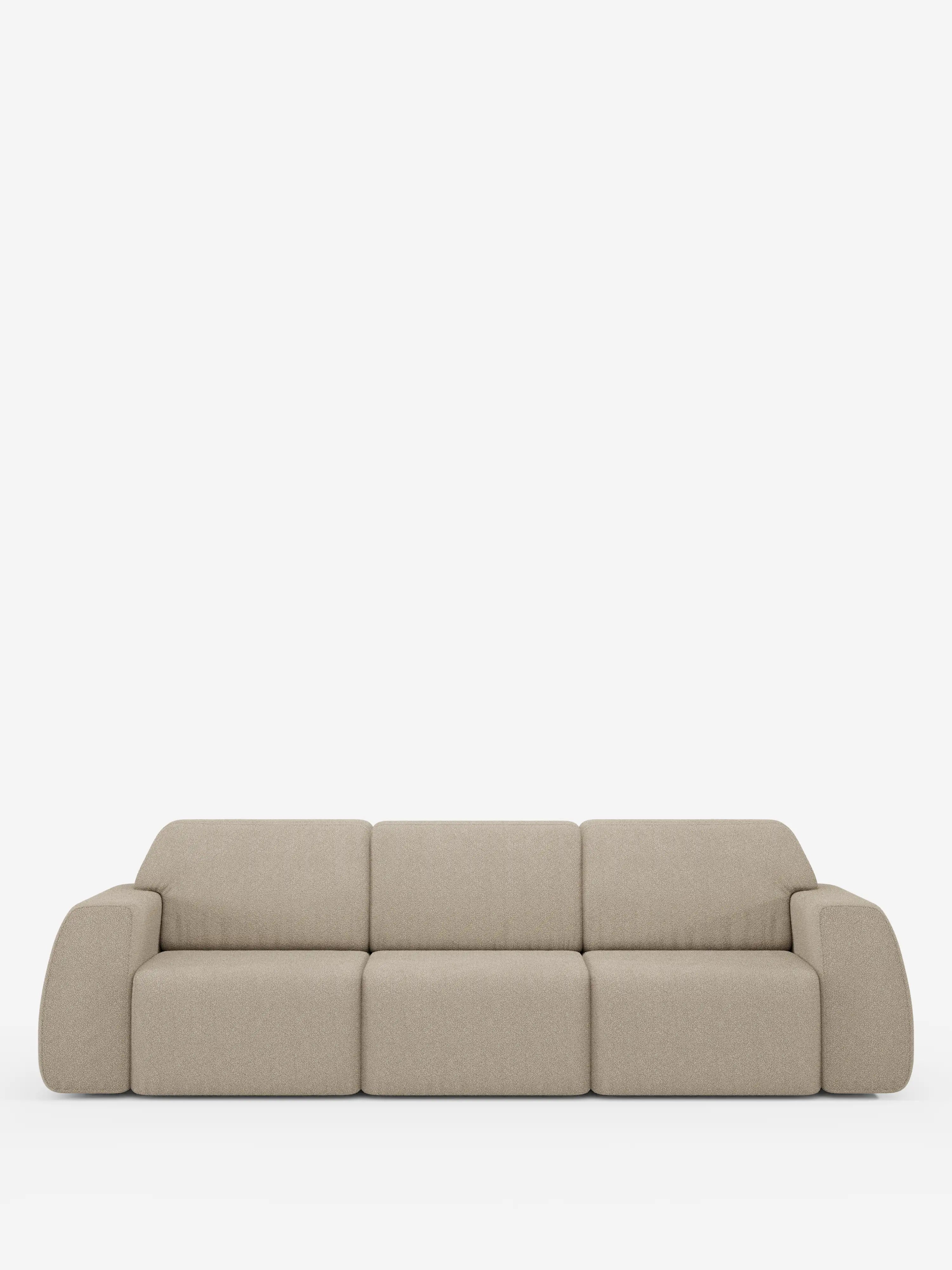 Vi presentiamo il divano Orbit con 3 sedute scorrevoli e allungabili in tessuto effetto cotone smacchiabile T33 di divitt.sbs. Questo divano moderno, di colore beige, presenta tre sedute di generose dimensioni con morbidi braccioli e schienali arrotondati, rivestiti in un tessuto liscio, effetto cotone e facile da pulire. Progettato con eleganza minimalista e presentato su uno sfondo bianco a tinta unita per esaltarne le linee pulite e l’accogliente morbidezza, il divano Orbit offre sedute scorrevoli