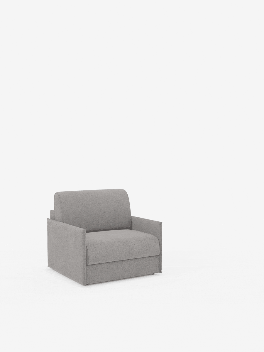 Una moderna poltrona letto compatta Evans di colore grigio chiaro con materasso, disponibile su divitt.sbs, è posizionata al centro di uno sfondo bianco a tinta unita. Rivestita in tessuto T23 sfoderabile e resistente alle macchie, questa poltrona salvaspazio presenta una forma squadrata, braccioli bassi e un cuscino di seduta spesso che garantisce il massimo comfort. Il suo design semplice e minimalista crea un look pulito e contemporaneo, perfetto per massimizzare lo stile e la funzionalità negli spazi