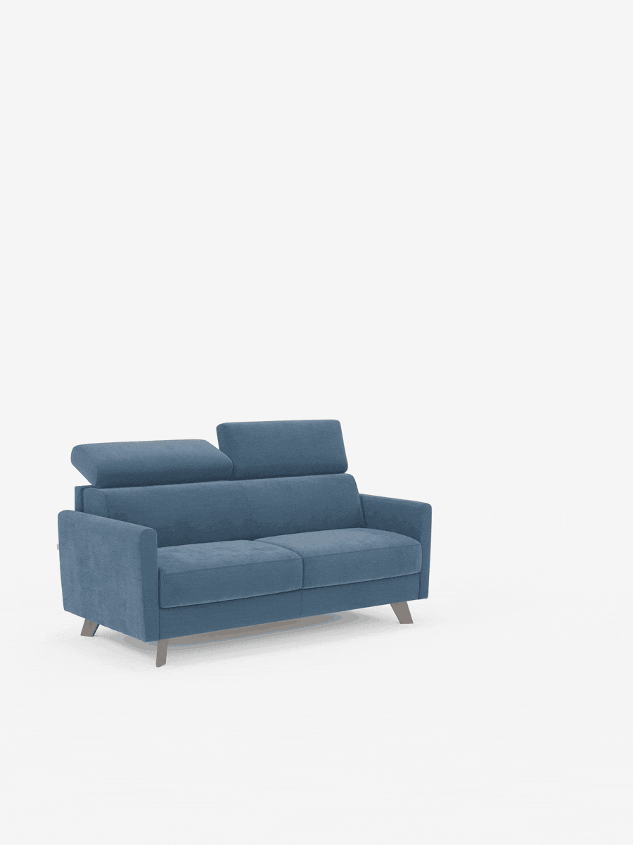 Un moderno “Francy divano letto con poggiatesta regolabili” blu di divitt.sbs, completamente sfoderabile e rivestito in elegante tessuto T30 antimacchia, con gambe in legno e linee pulite e spigolose, è posizionato su uno sfondo bianco a tinta unita. Progettato per due persone, il divano è dotato di poggiatesta regolabili che gli conferiscono un look contemporaneo.