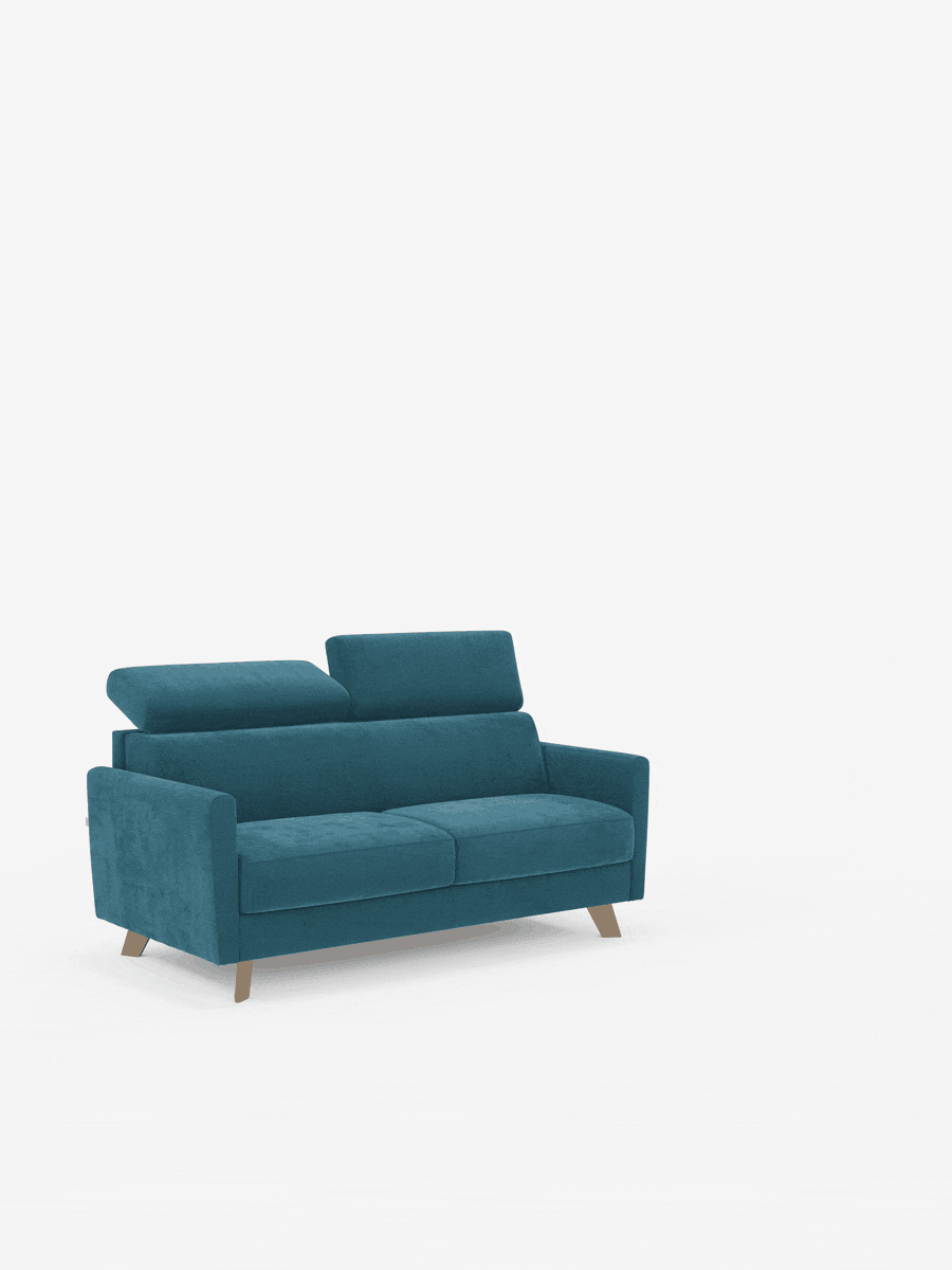 Un divano letto Francy dal design contemporaneo con poggiatesta regolabili di divitt.sbs è raffigurato su uno sfondo bianco, mettendo in risalto il suo moderno rivestimento color verde acqua realizzato in un elegante tessuto T30 resistente alle macchie. Questo divano dalle linee slanciate poggia su gambe angolate in legno e presenta un design dalle linee pulite con rivestimenti morbidi e completamente sfoderabili. Uno dei poggiatesta è in posizione verticale, mentre l’altro è reclinabile all’indietro,
