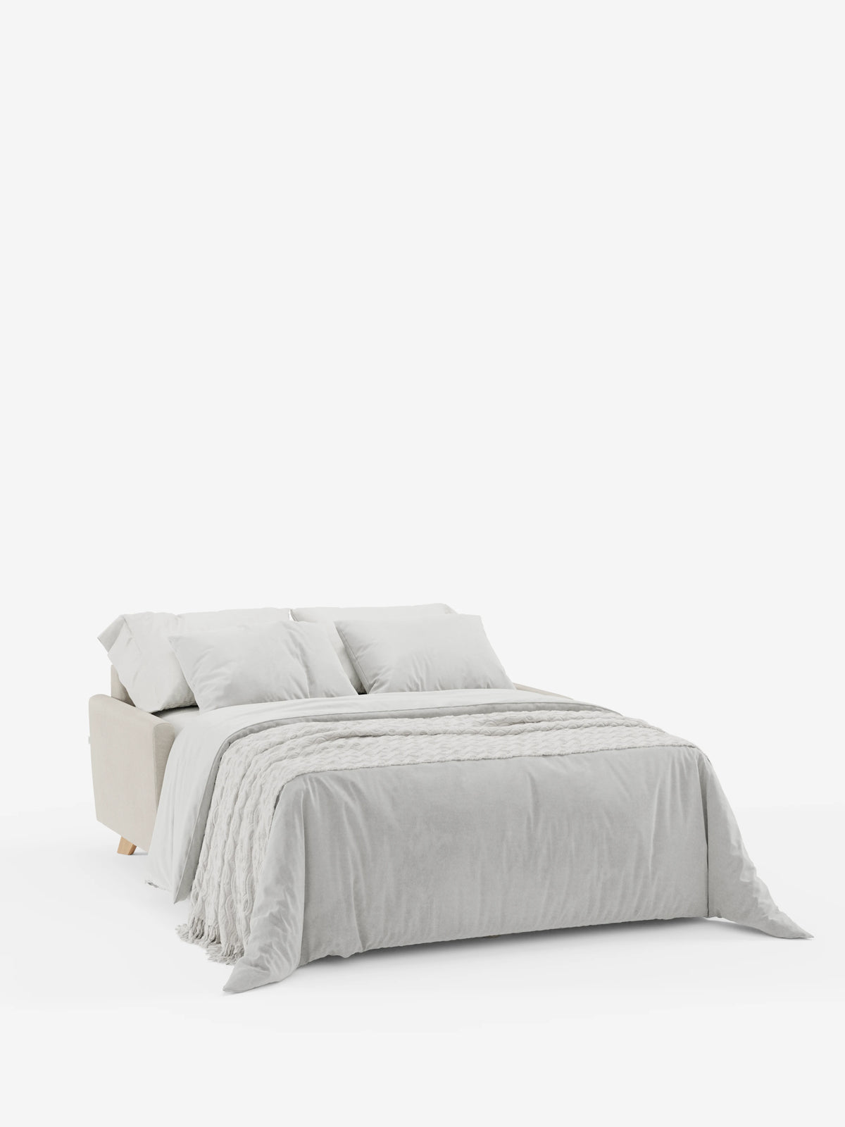 Il divano letto Francy con poggiatesta regolabili di divitt.sbs, rivestito in elegante tessuto T30 antimacchia e con fodere completamente sfoderabili, è qui raffigurato nella versione da letto. Il divano letto beige è rivestito con biancheria da letto grigio chiaro, composta da una coperta, due cuscini e un plaid. Sullo sfondo bianco a tinta unita, spicca il design moderno e minimalista del modello Francy.