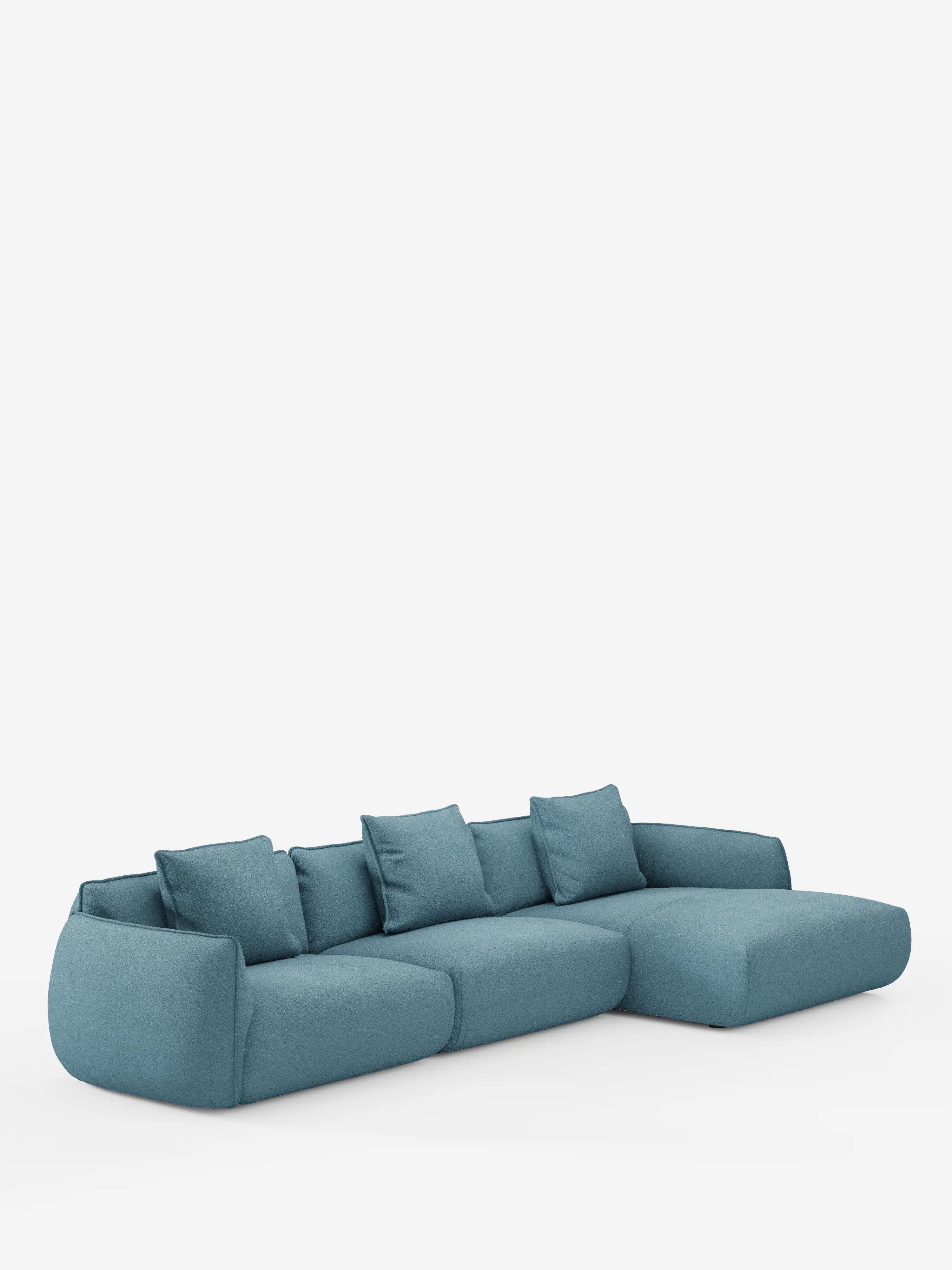 Il divano angolare con penisola componibile Nimbus in morbido tessuto effetto cotone smacchiabile T33 di divitt.sbs è un moderno divano componibile color verde acqua con chaise longue a destra, cinque cuscini coordinati, morbidi bordi arrotondati e uno schienale basso, il tutto su uno sfondo bianco a tinta unita.