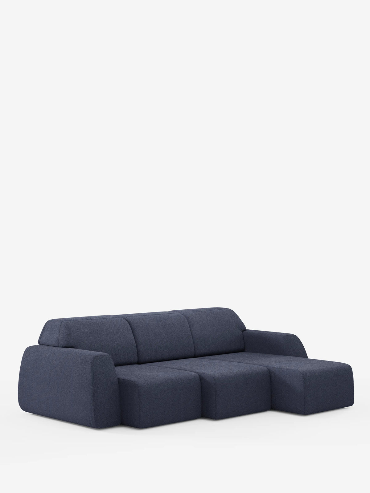 Un divano angolare Orbit contemporaneo in blu scuro di divitt.sbs, caratterizzato da una chaise longue reversibile (penisola) e da tre cuscini di seduta allungati in tessuto T33 antimacchia effetto cotone. Con i suoi bordi arrotondati, lo schienale basso e il design moderno, questo divano di alta gamma offre sia un comfort eccezionale che uno stile sofisticato, messo in risalto da uno sfondo bianco a tinta unita.