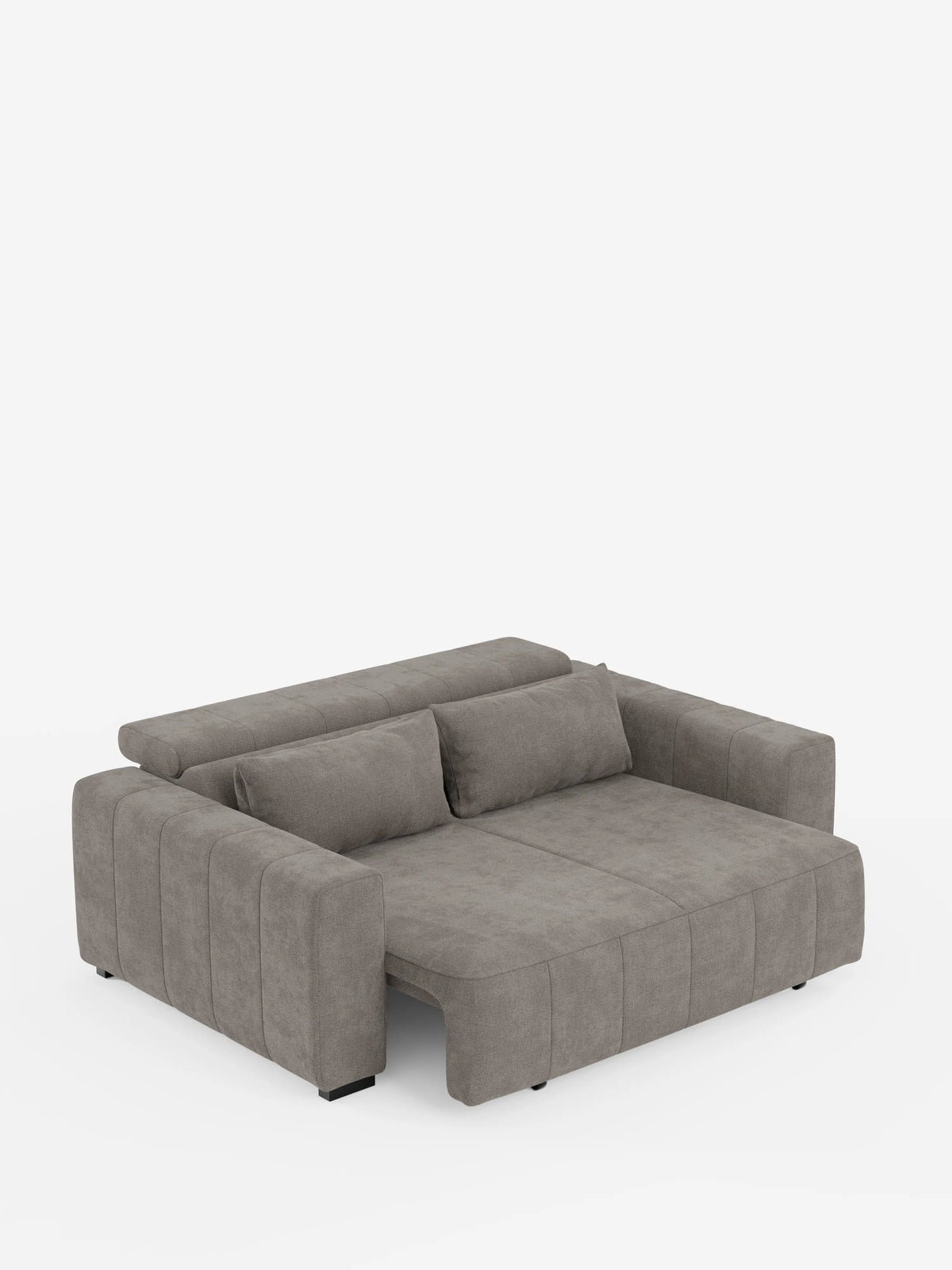 Un divano a 3 posti in stile dorico contemporaneo di colore grigio, firmato divitt.sbs, caratterizzato da ampi braccioli, due cuscini dello schienale e un morbido tessuto T23 resistente alle macchie. La seduta allungata con funzione relax elettrica rivela la sua trasformabilità in letto e il poggiatesta reclinabile. Lo sfondo è bianco a tinta unita.