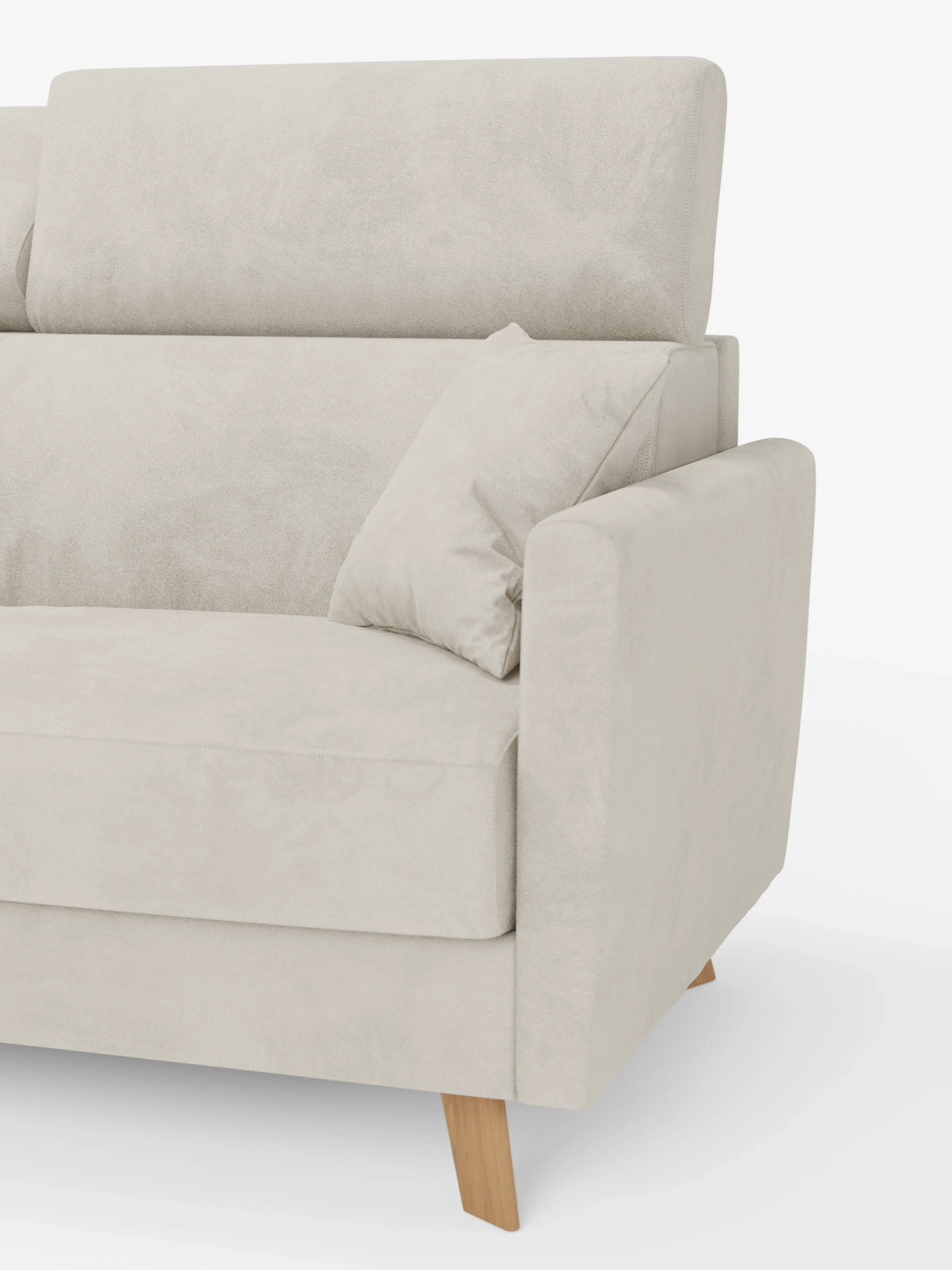 Un moderno divano letto Francy color beige con poggiatesta regolabili di divitt.sbs, caratterizzato da schienale imbottito, bracciolo singolo, un cuscino coordinato e gambe angolate in legno, rivestito in elegante tessuto T30 smacchiabile (100% sfoderabile), è raffigurato su uno sfondo bianco. Nell’immagine è visibile solo il lato destro di questo elegante divano a 2 posti.