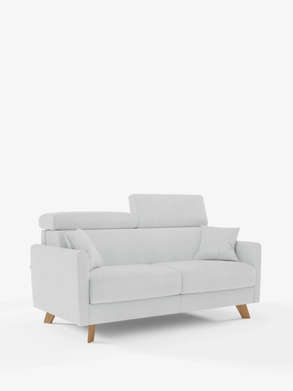 Un divano letto Francy a 2 posti in grigio chiaro contemporaneo di divitt.sbs, caratterizzato da gambe angolari in legno, un unico poggiatesta regolabile e un cuscino quadrato coordinato. Realizzato in elegante tessuto T30 resistente alle macchie, con rivestimenti completamente sfoderabili. Presentato su uno sfondo bianco a tinta unita per un look minimalista e pulito.