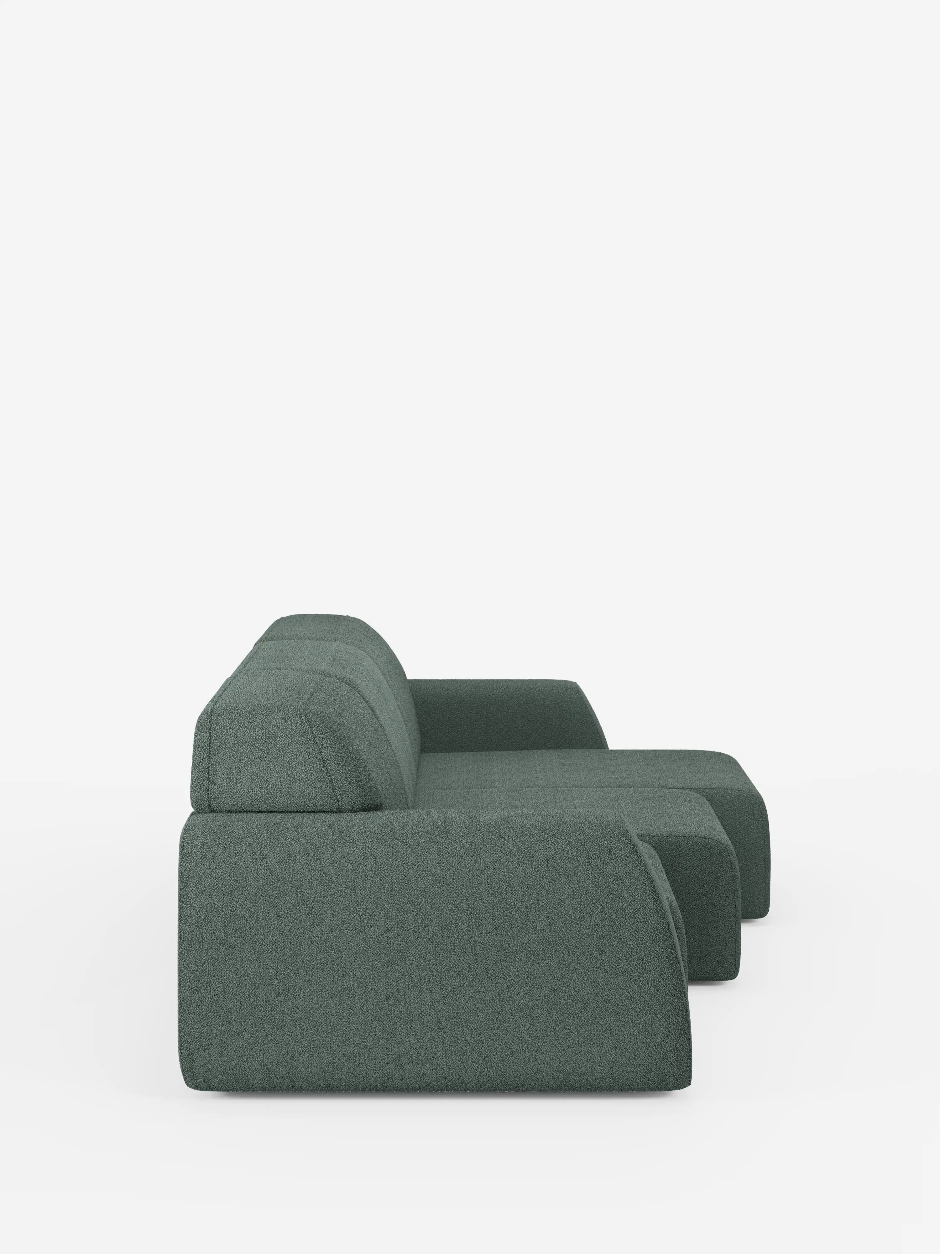Divano Orbit con 3 sedute scorrevoli ed estensibili di divitt.sbs, presentato in un moderno tessuto verde con effetto cotone e rivestimento T33 antimacchia. Visto di profilo su uno sfondo bianco a tinta unita, questo divano contemporaneo presenta sedute basse e profonde e un ampio bracciolo. Le sedute indipendenti, scorrevoli ed estensibili, offrono un comfort personalizzabile pur mantenendo un design minimalista ed elegante.