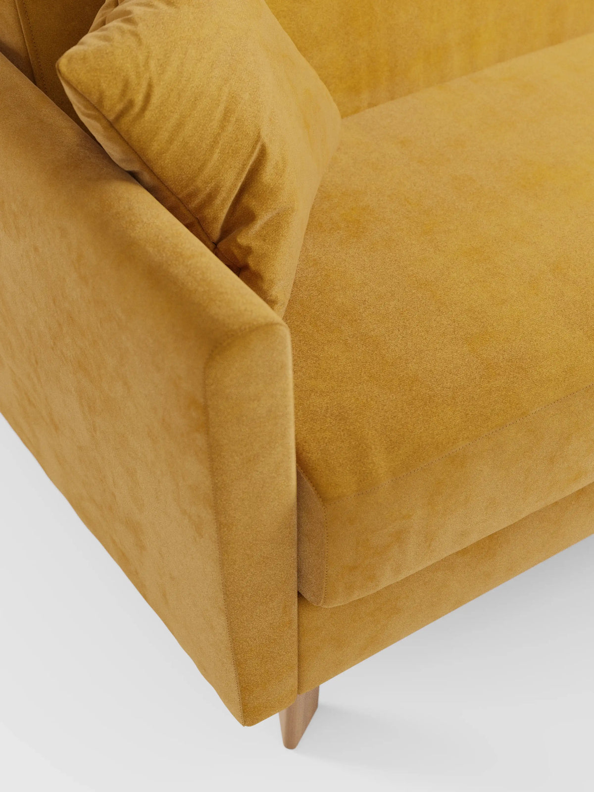 Primo piano del divano letto Francy con poggiatesta regolabili di divitt.sbs, rivestito in elegante tessuto T30 antimacchia in una moderna tonalità di giallo senape. L’immagine mostra il bracciolo, il cuscino di seduta e un cuscino dello schienale abbinato. Questo divano a 2 e 3 posti presenta linee pulite e dritte con gambe in legno a vista ed è sfoderabile al 100% per una facile pulizia. Lo sfondo bianco ne accentua l’eleganza contemporanea: ideale per gli amanti dello stile moderno.