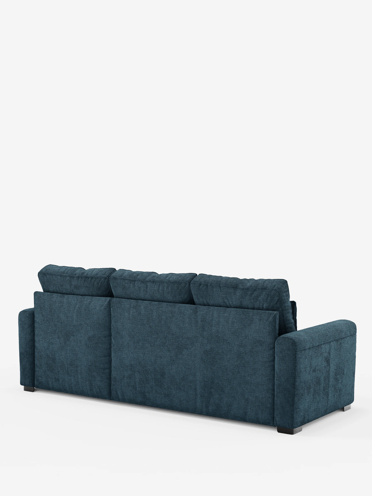 Un divano letto Ottaviano blu scuro con letto estraibile – penisola reversibile e contenitore in tessuto materico smacchiabile, divano componibile con chaise longue, tre cuscini dello schienale e piedini scuri, raffigurato in una vista posteriore a tre quarti.