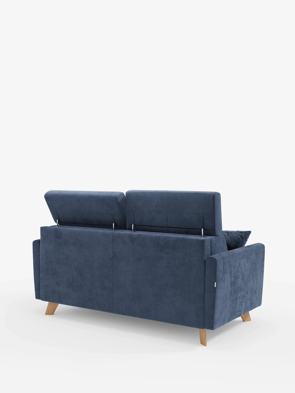 Il divano letto Francy con poggiatesta regolabili di divitt.sbs è ripreso nella vista posteriore, che ne mette in risalto il moderno rivestimento in tessuto blu smacchiabile T30 e le gambe in legno. Adatto sia come divano a 2 posti che come divano a 3 posti, questo divano con rivestimento sfoderabile al 100% presenta due schienali parzialmente rialzati per un sostegno regolabile, con un cuscino appoggiato sul bracciolo destro. Lo sfondo è bianco a tinta unita.