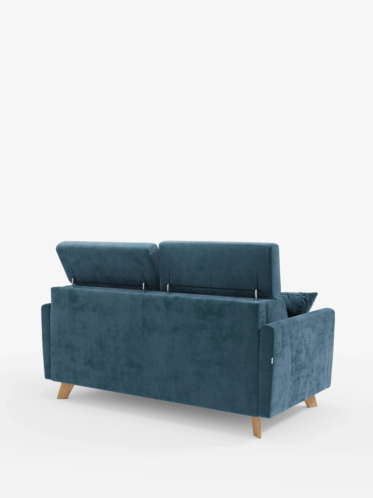 Un divano letto Francy in stile contemporaneo con poggiatesta regolabili di divitt.sbs, rivestito in elegante tessuto T30 blu resistente alle macchie, è raffigurato nella vista posteriore. Entrambi i poggiatesta regolabili sono parzialmente sollevati, mettendo in risalto le linee pulite e la morbida consistenza del divano. Le gambe angolate in legno e un unico bracciolo sul lato destro ne completano il fascino moderno. L’intero divano è sfoderabile al 100% per una facile pulizia.