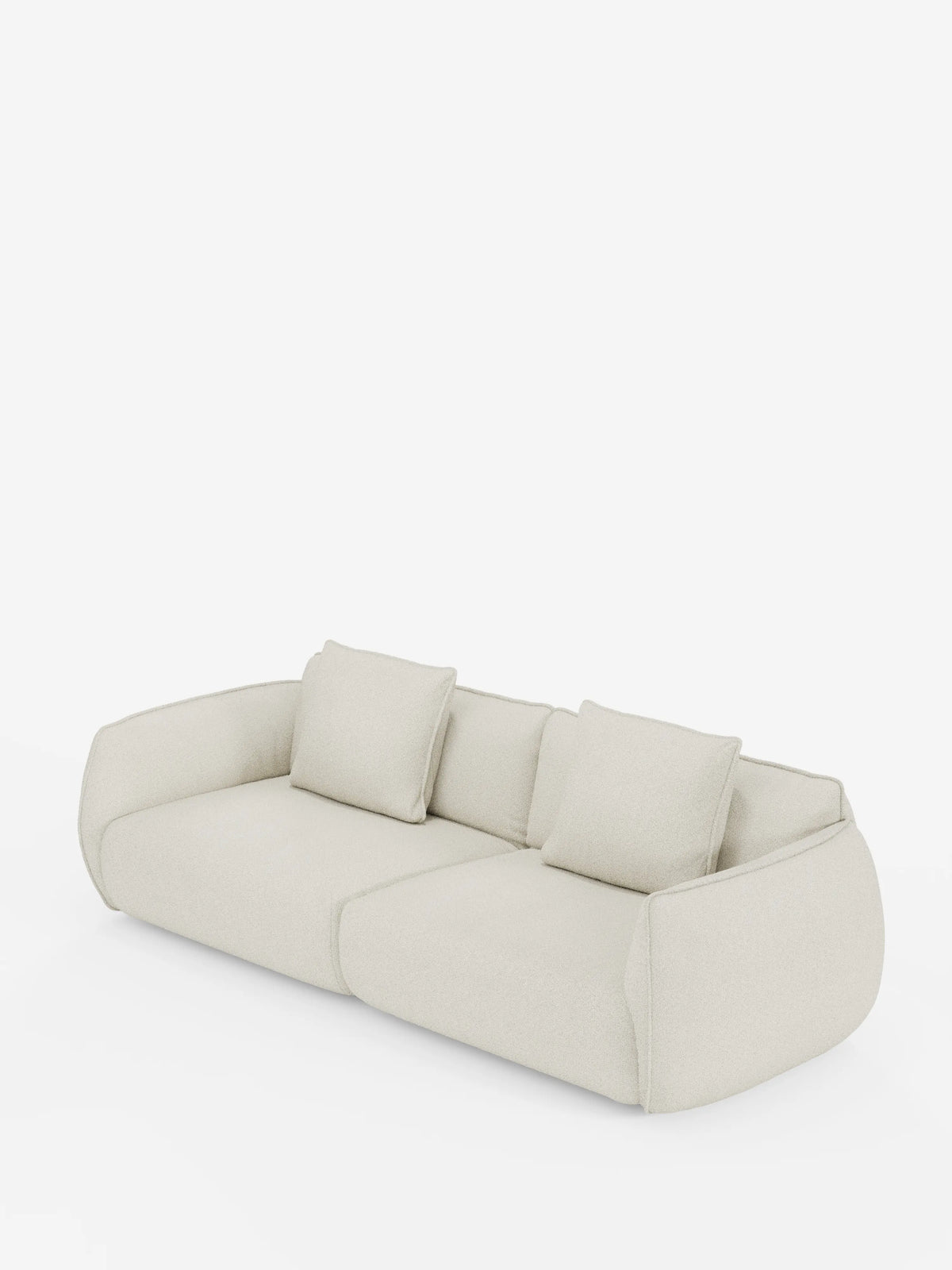 Un divano a 3 posti Nimbus dal design contemporaneo e minimalista, modulare e componibile, firmato divitt.sbs, realizzato in tessuto T33 color crema con effetto cotone e resistente alle macchie, caratterizzato da morbidi bordi arrotondati, schienali bassi e due grandi cuscini quadrati abbinati. Il design morbido e accogliente risalta su uno sfondo bianco a tinta unita.