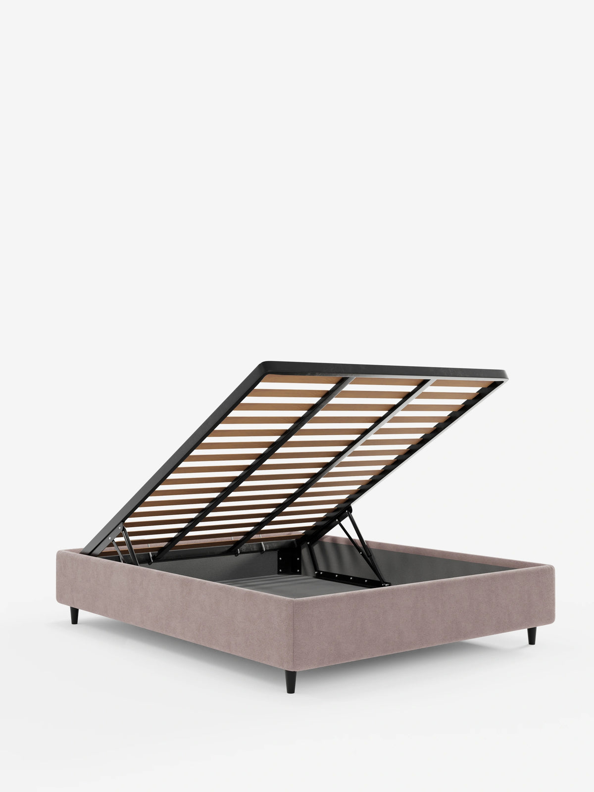 Un letto sommier imbottito ERON con vano contenitore in tessuto impermeabile certificato Oeko-Tex color malva chiaro, raffigurato con la rete a doghe sollevata per mostrare lo spazio di contenimento, poggiato su gambe affusolate scure su uno sfondo bianco.