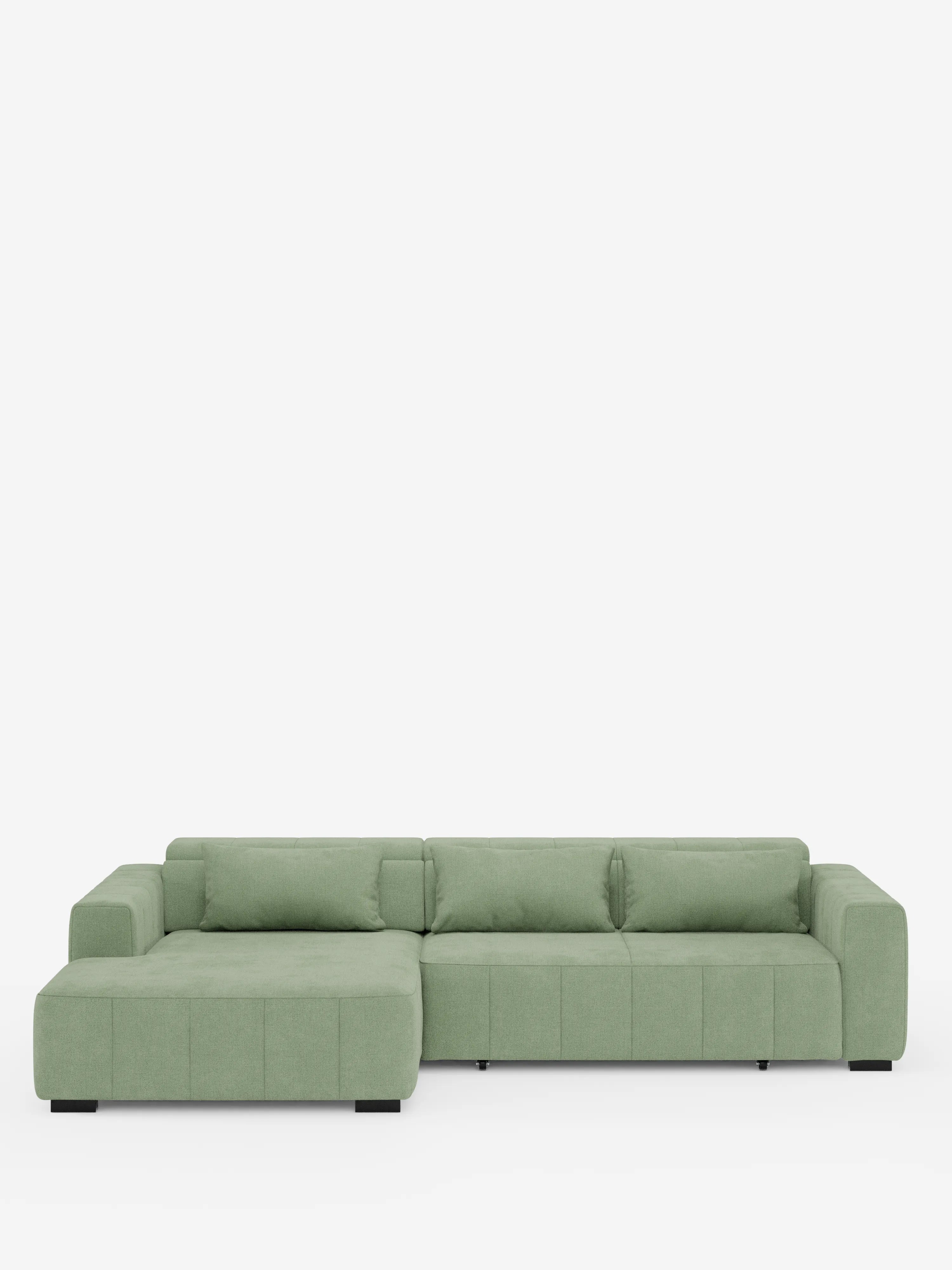 Un divano angolare in stile dorico contemporaneo con penisola e sedute allungabili con funzione relax elettrica di divitt.sbs, in verde chiaro, rivestito in tessuto T23 facile da pulire, fa bella mostra di sé su uno sfondo bianco. Il lato sinistro presenta una spaziosa estensione a chaise longue, mentre gli ampi braccioli e gli schienali bassi con poggiatesta reclinabili esaltano sia lo stile che il comfort. Linee pulite e sottili gambe nere completano questo design minimalista e contemporaneo.