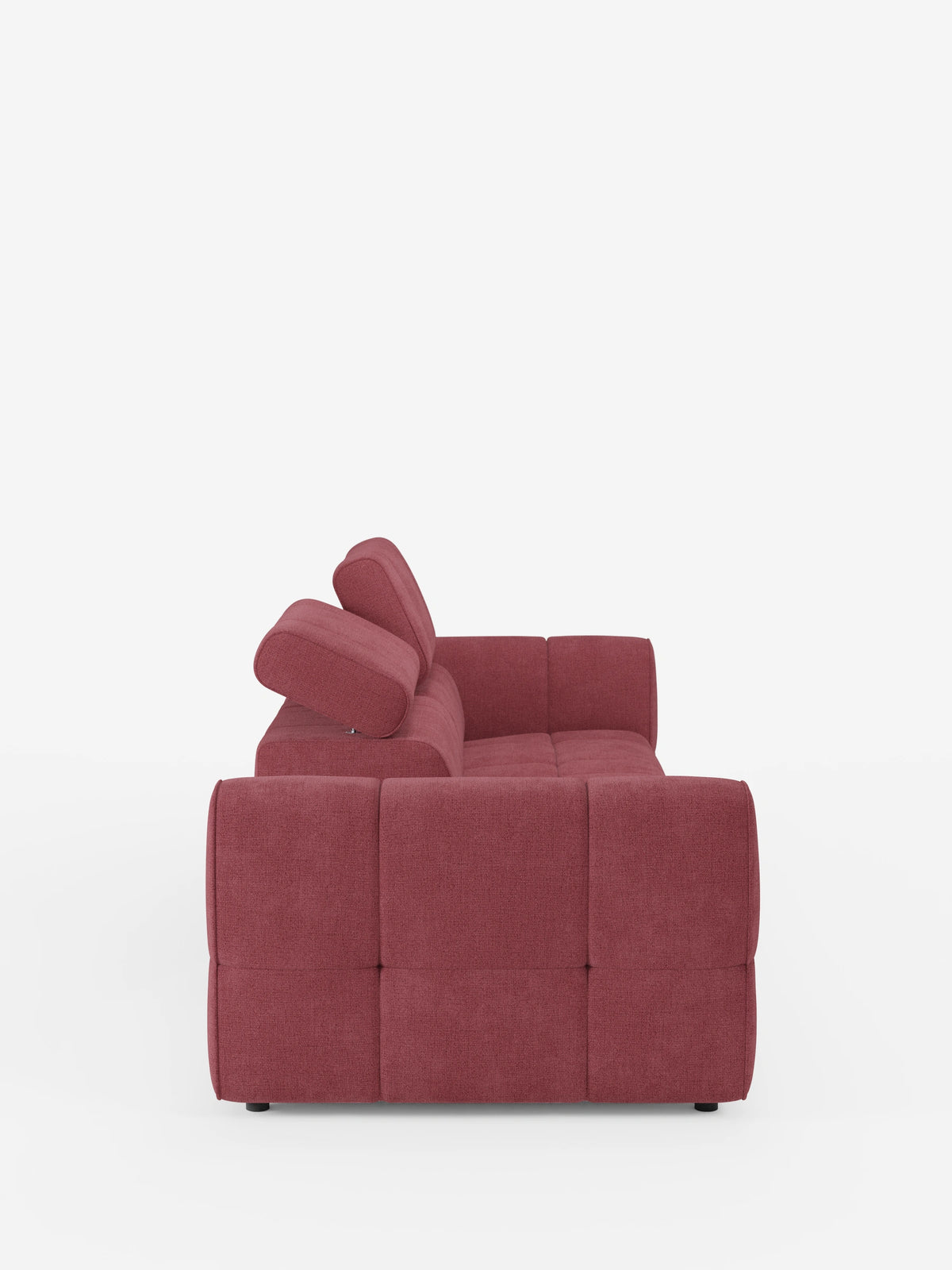 Vista laterale di un divano componibile Giotto con terminale aperto – opzione relax elettrico in tessuto smacchiabile T23 color rosa scuro, caratterizzato da una base bassa e squadrata, ampi braccioli e un poggiatesta regolabile inclinato in avanti, su sfondo bianco.
