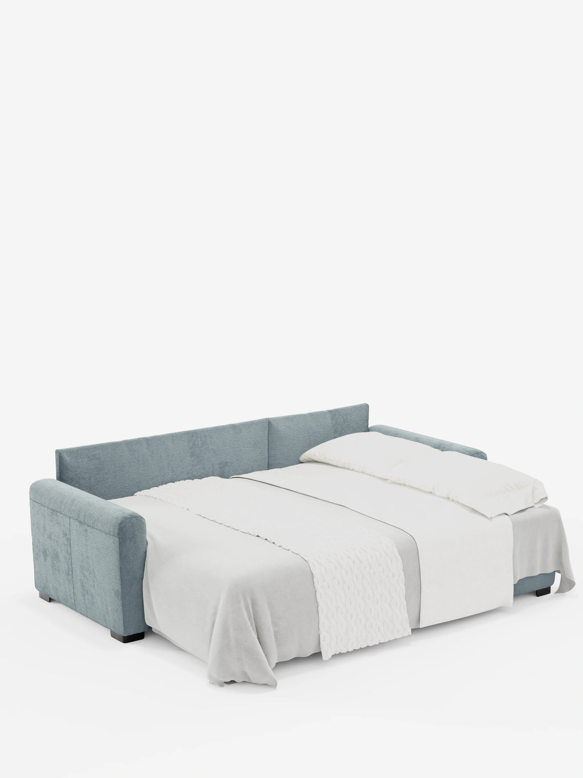Un divano letto Ottaviano con letto estraibile – penisola reversibile e contenitore in tessuto materico smacchiabile di colore blu – viene trasformato in letto con un lenzuolo bianco e un cuscino, caratterizzato da uno schienale solido e braccioli bassi su uno sfondo bianco.