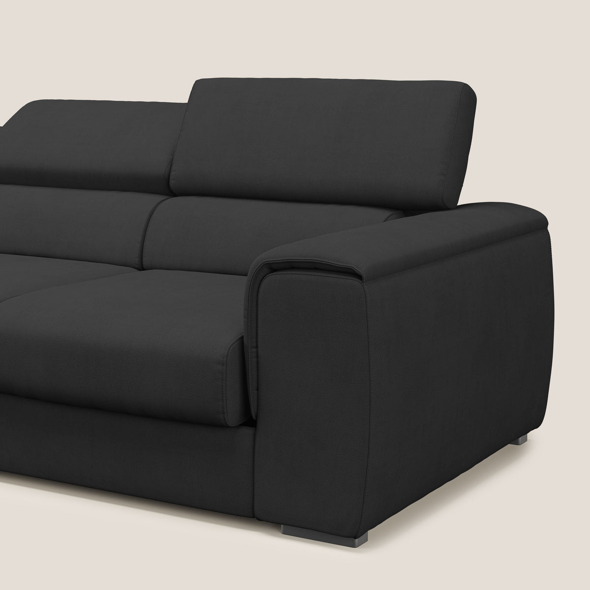 Zeno Divano con pouf estraibile poggiapiedi a 3 sedute in tessuto morbido impermeabile T02 nero - divitt.sbs