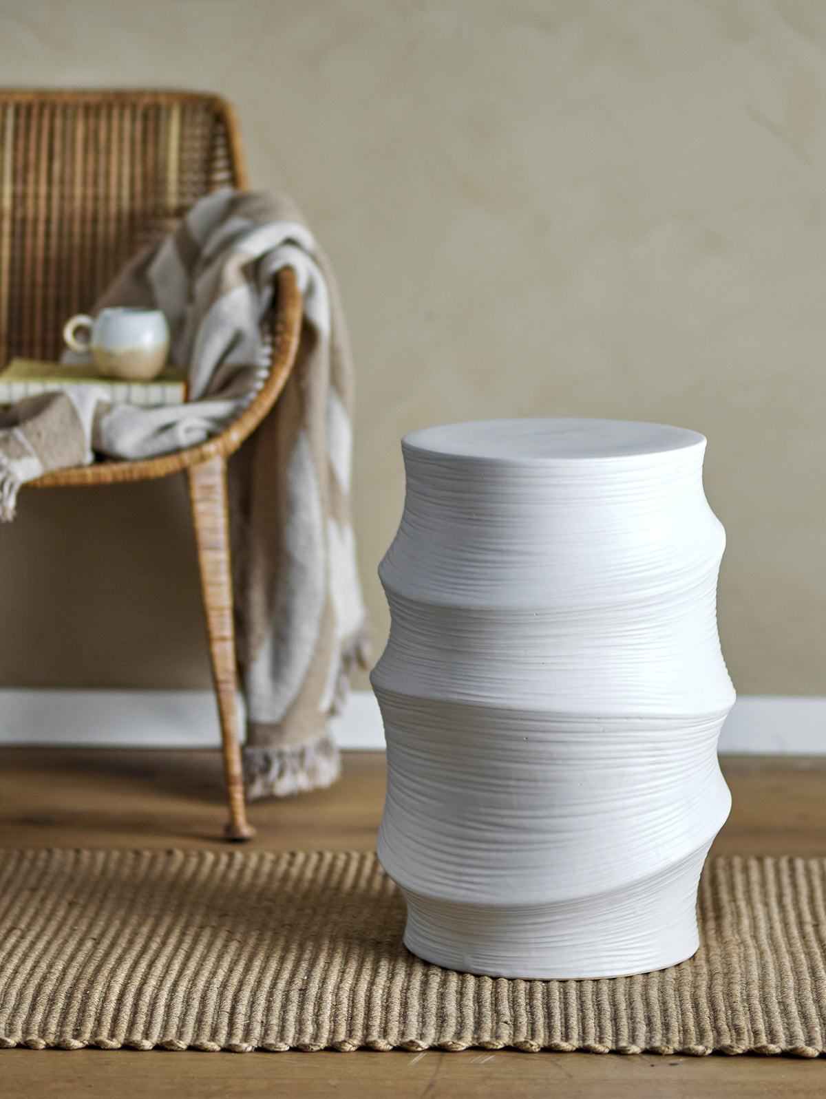 Volise tavolino scultoreo cilindrico in gres stoneware bianco - divitt.sbs