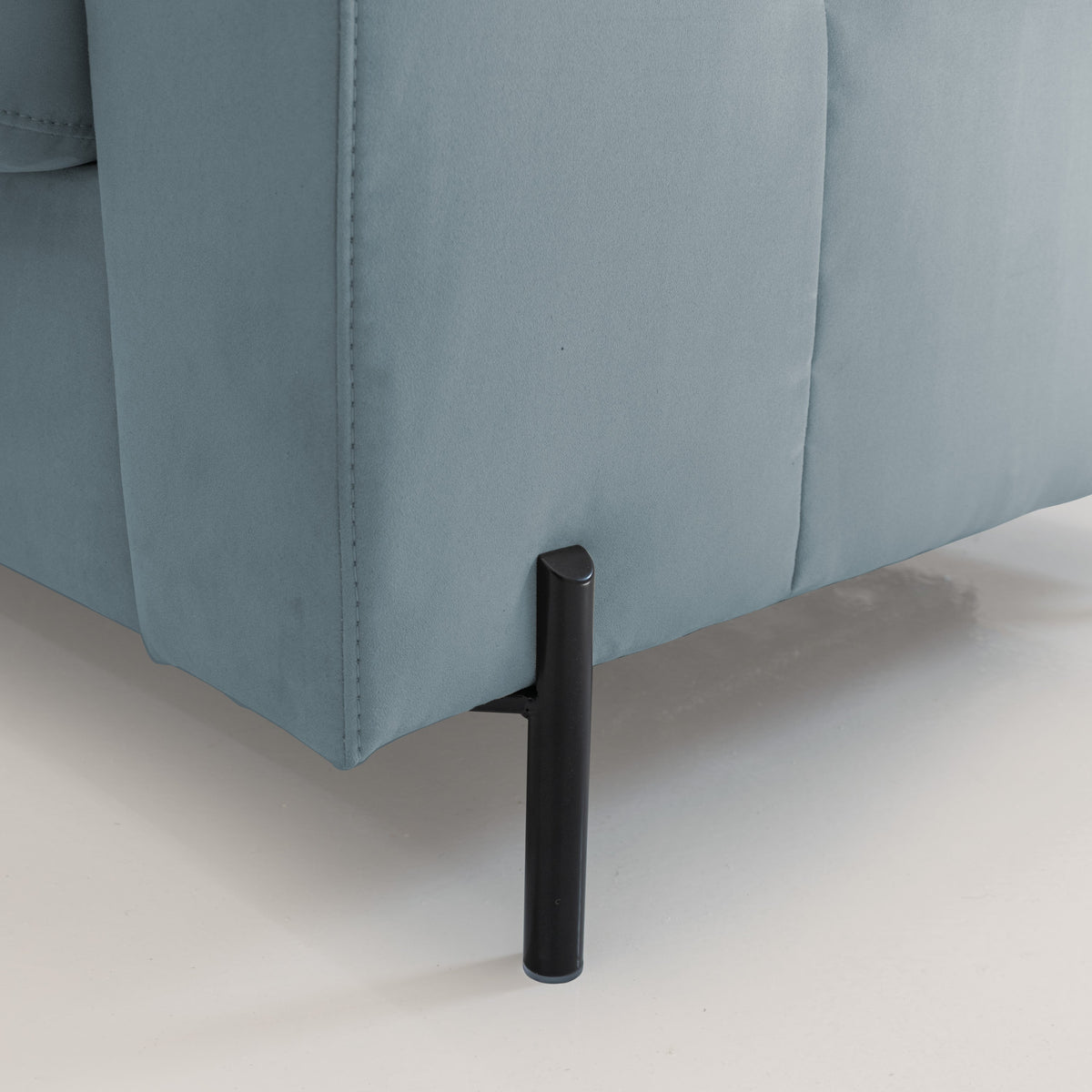 Ortensia divano letto materasso H18 cm con piedi alti in elegante microfibra smacchiabile T11 carta da zucchero - divitt.sbs