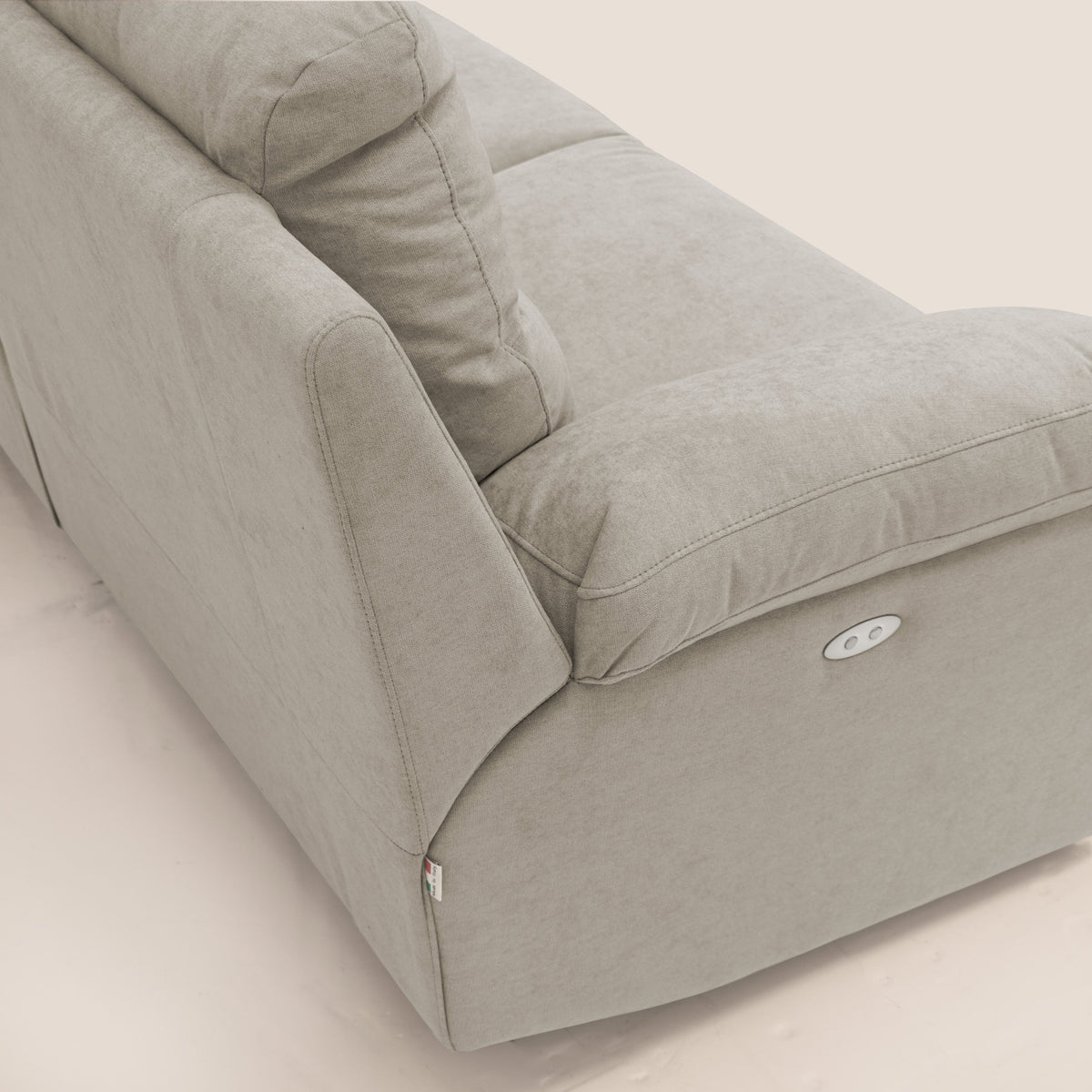 Romeo Divano relax con recliner elettrico in morbido tessuto impermeabile T02 panna - divitt.sbs
