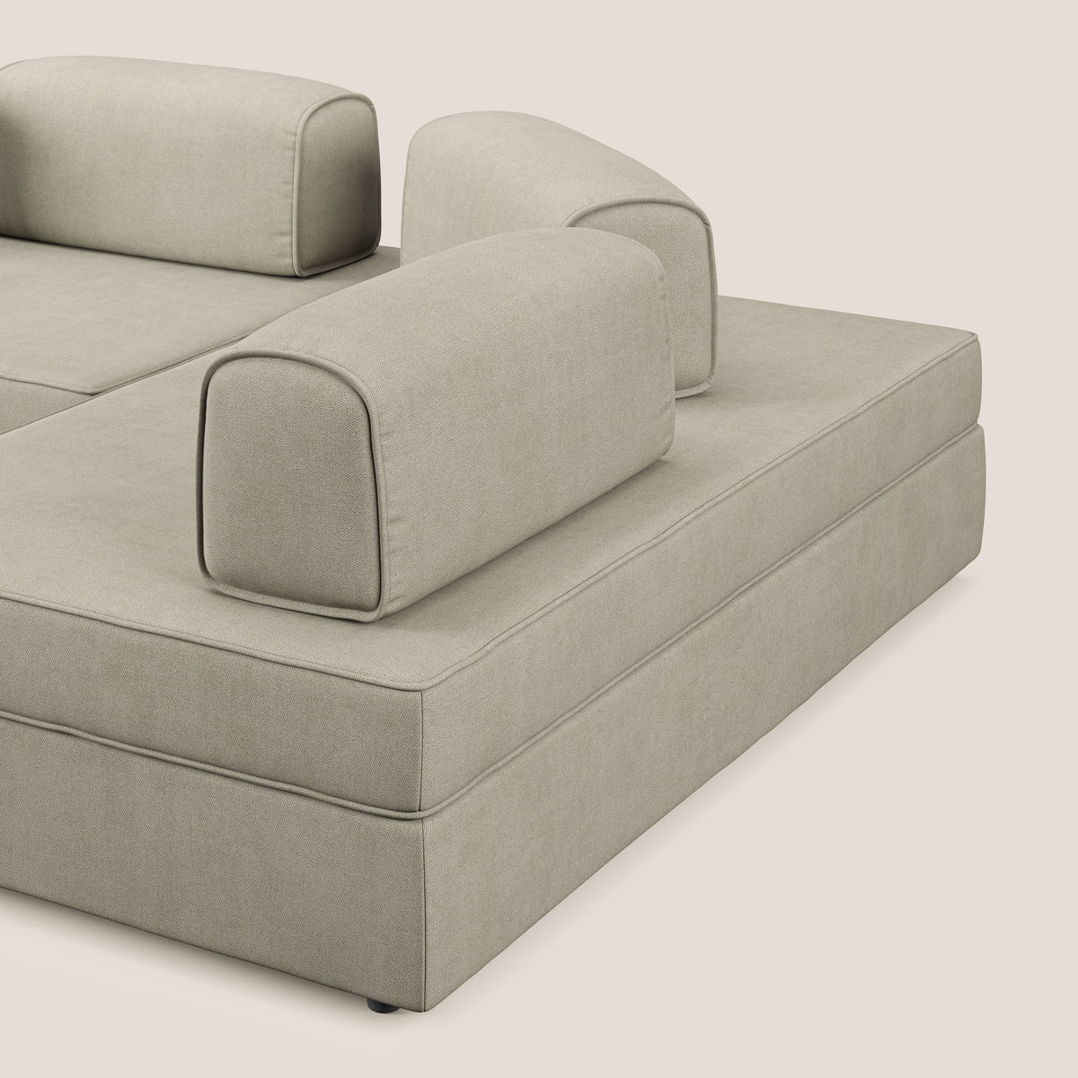 Liberty divano angolare con pouf estraibile e schienali movibili in tessuto morbido impermeabile T02 panna - divitt.sbs