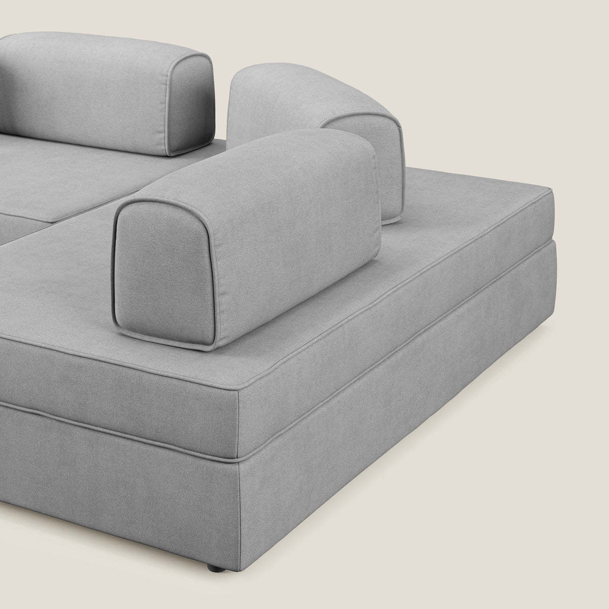 Liberty divano angolare con pouf estraibile e schienali movibili in tessuto morbido impermeabile T02 grigio chiaro - divitt.sbs