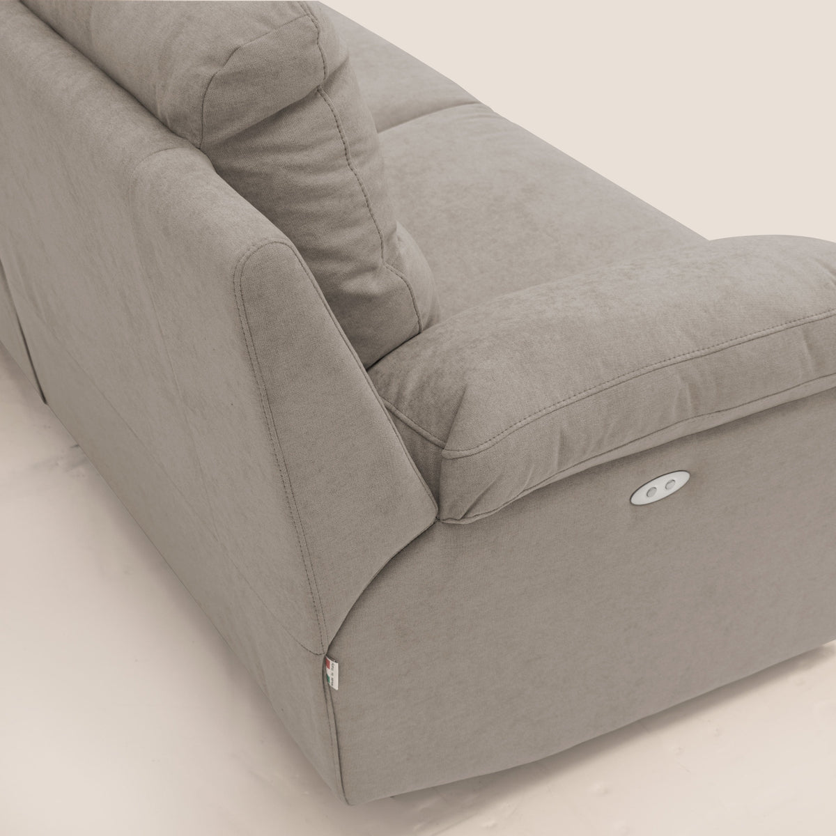 Romeo Divano relax con recliner elettrico in morbido tessuto impermeabile T02 beige - divitt.sbs