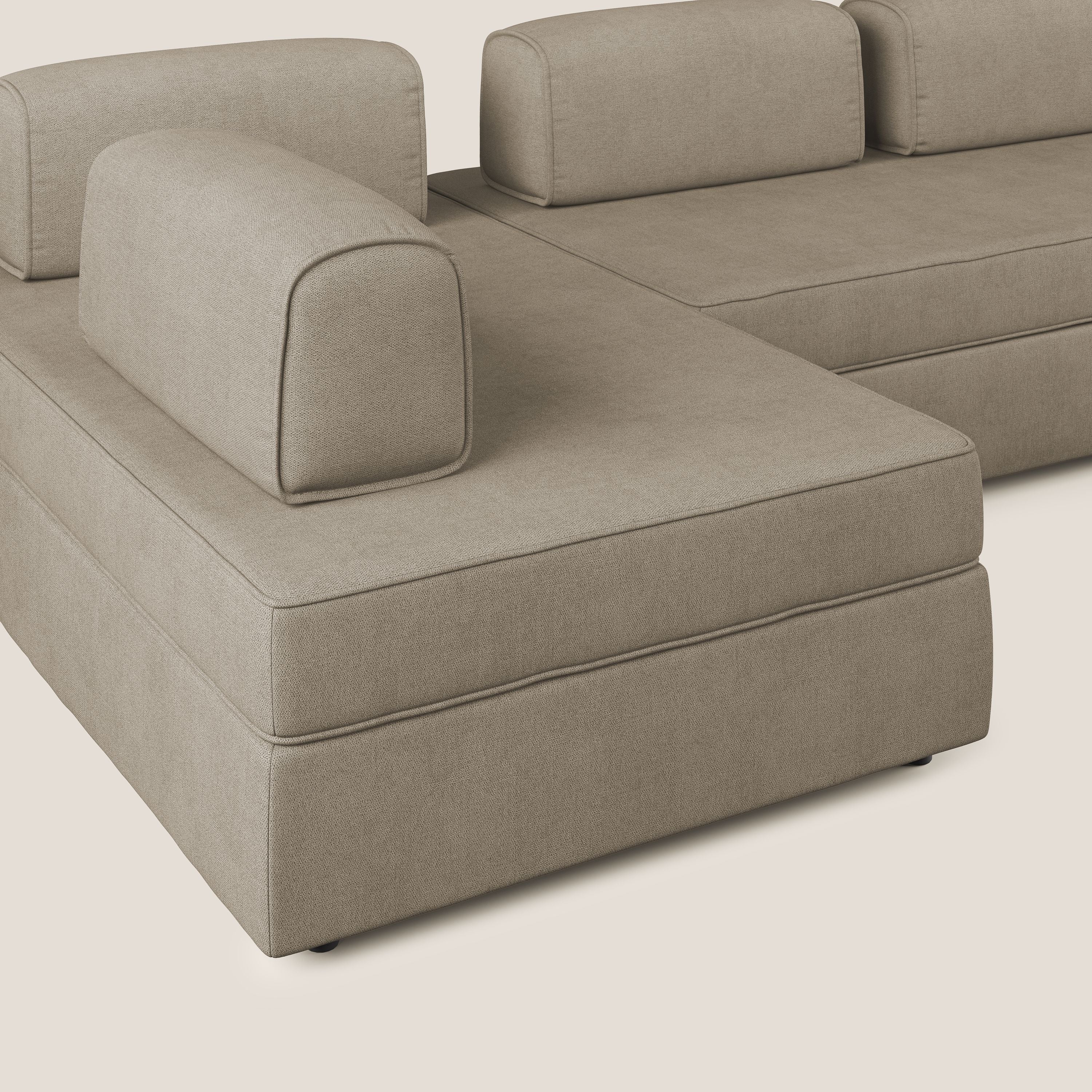 Liberty divano panoramico con pouf estraibile e schienali movibili in tessuto morbido impermeabile T02 beige - divitt.sbs