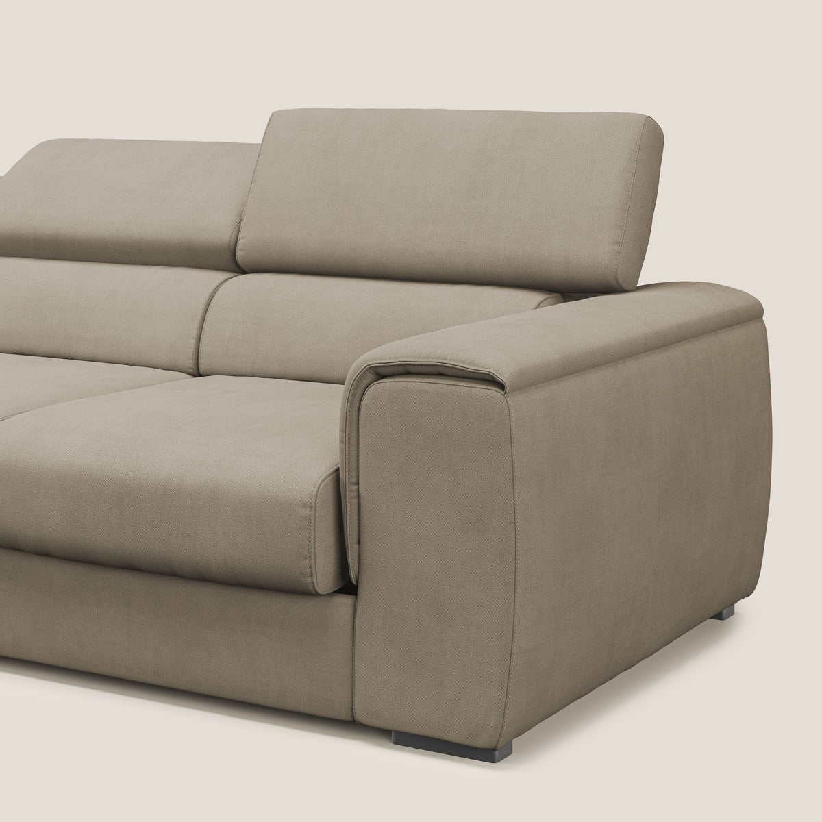 Zeno Divano con pouf estraibile poggiapiedi a 3 sedute in tessuto morbido impermeabile T02 beige - divitt.sbs