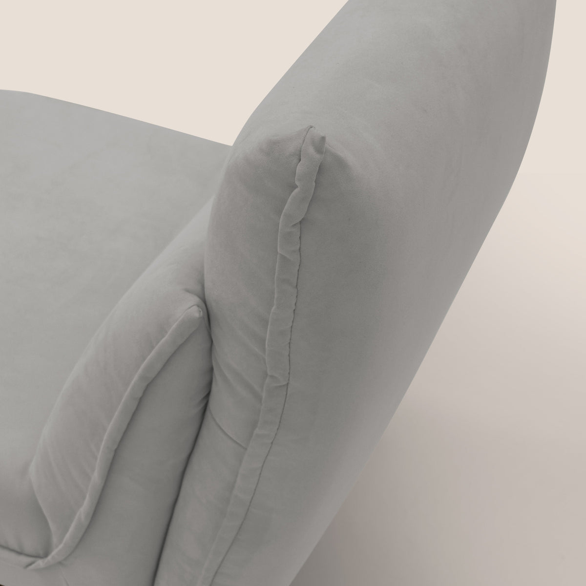Tessa Poltroncina dal design moderno in morbida microfibra smacchiabile T11 grigio chiaro - divitt.sbs