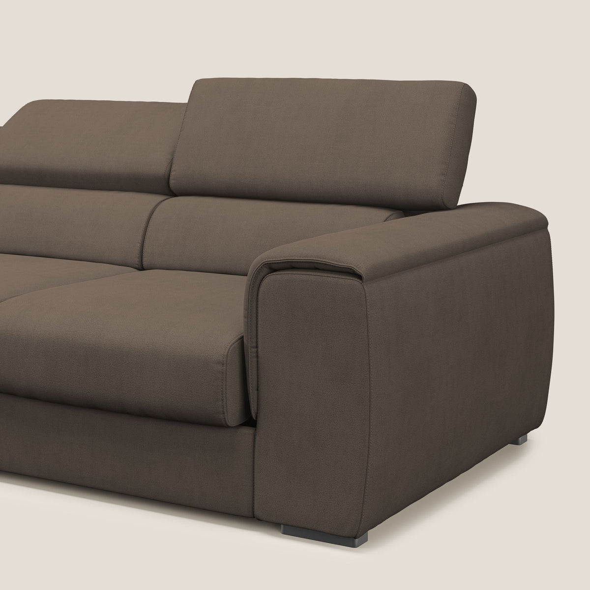 Zeno Divano con pouf estraibile poggiapiedi a 3 sedute in tessuto morbido impermeabile T02 marrone - divitt.sbs