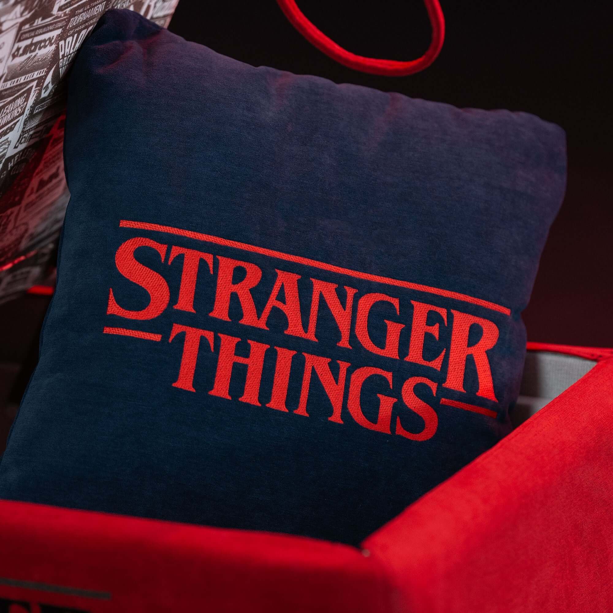 Cuscino Stranger Things Limited Edition con Ricamo – tessuto smacchiabile 45x45 blu - divitt.sbs