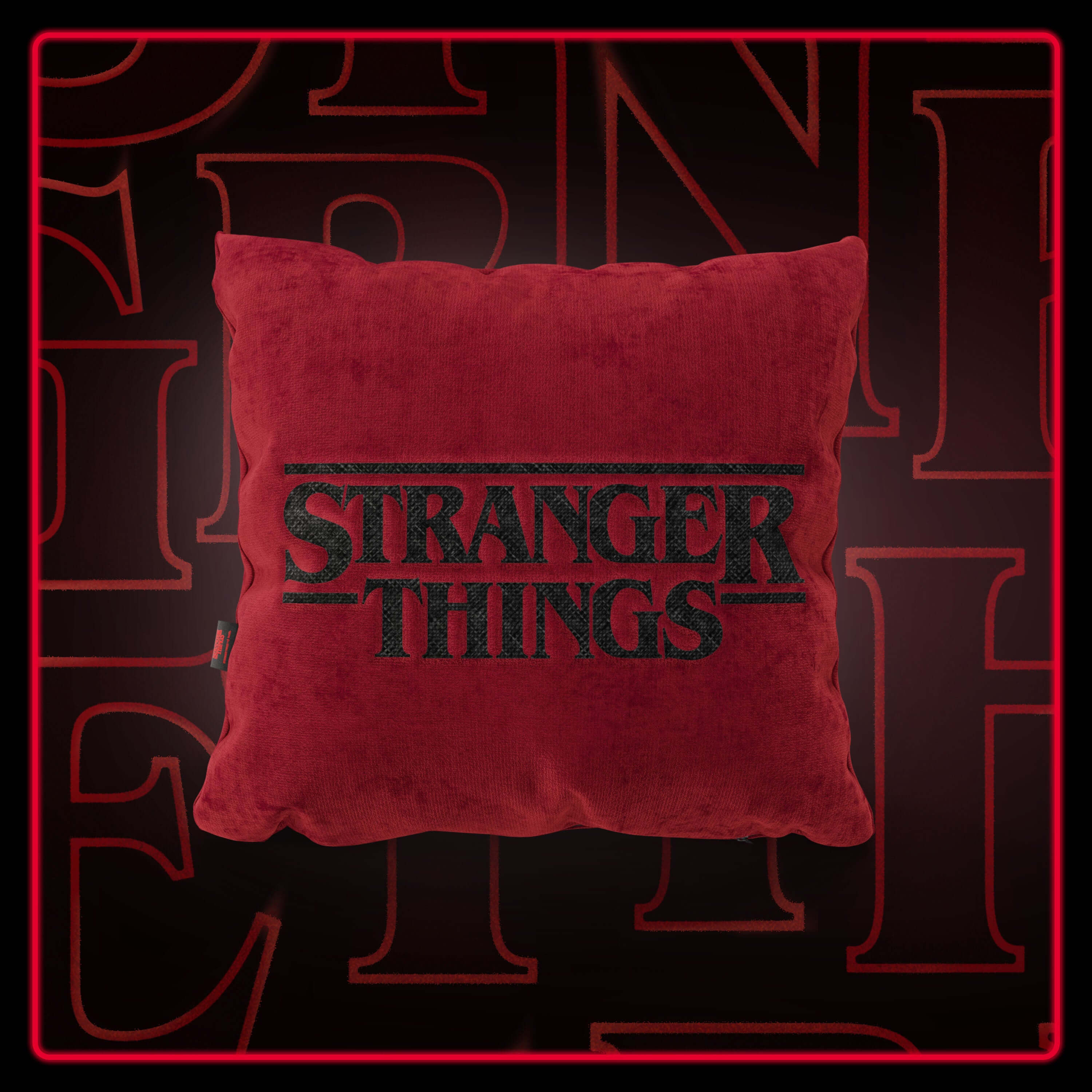 Cuscino Stranger Things Limited Edition con Ricamo – tessuto smacchiabile 45x45 rosso - divitt.sbs