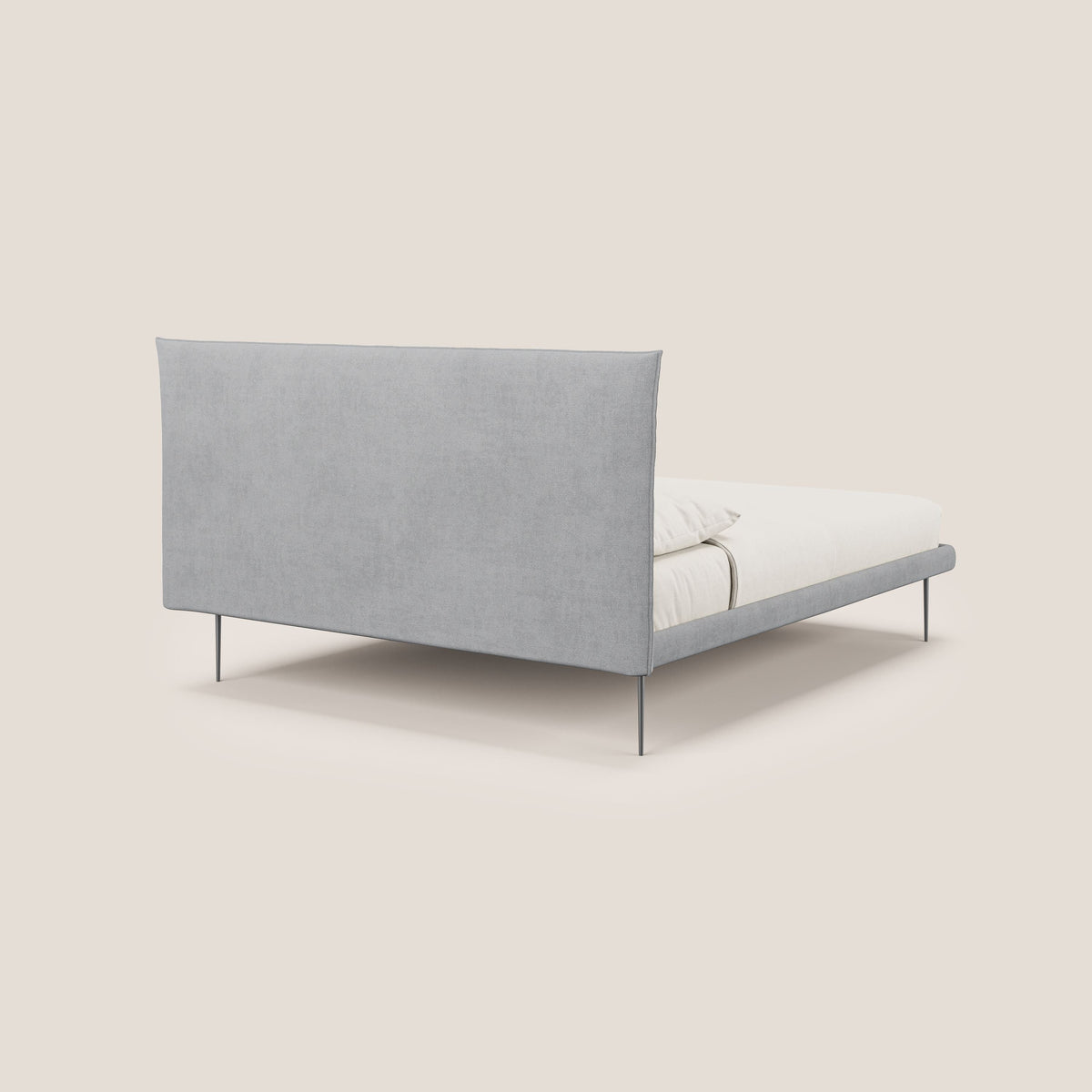 Akiko letto imbottito con piedi alti in metallo in tessuto impermeabile T02 grigio chiaro - divitt.sbs