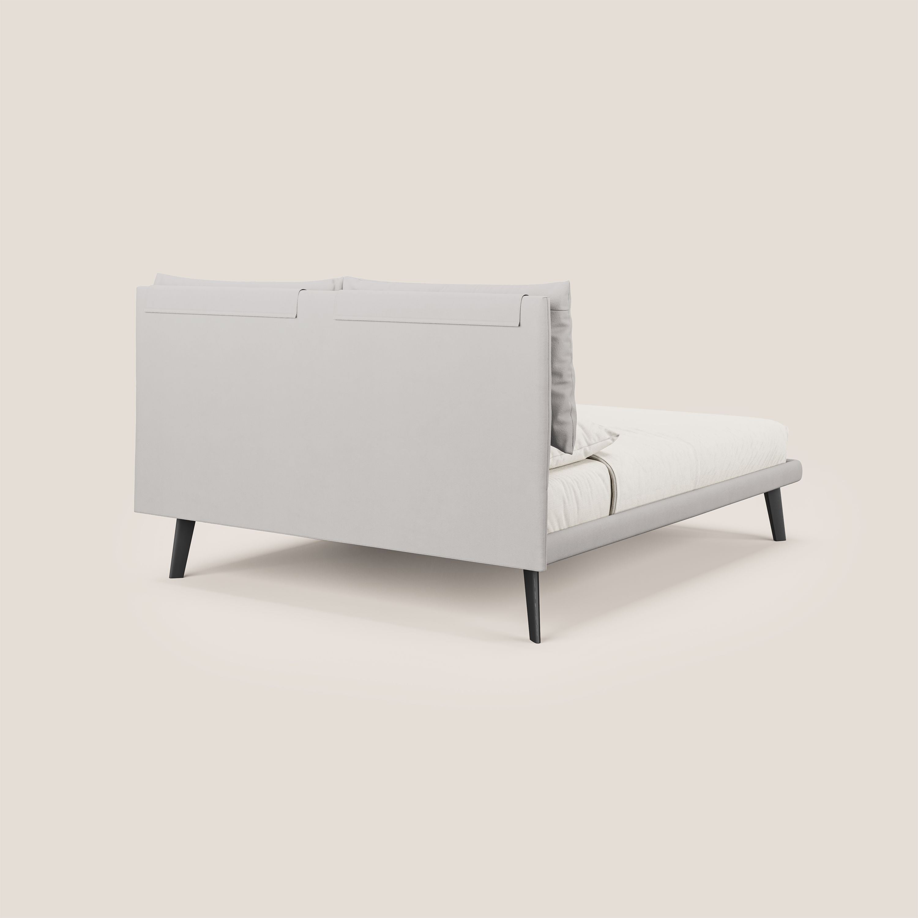 Astrid letto imbottito con piedi in legno in microfibra smacchiabile T11 grigio chiaro - divitt.sbs
