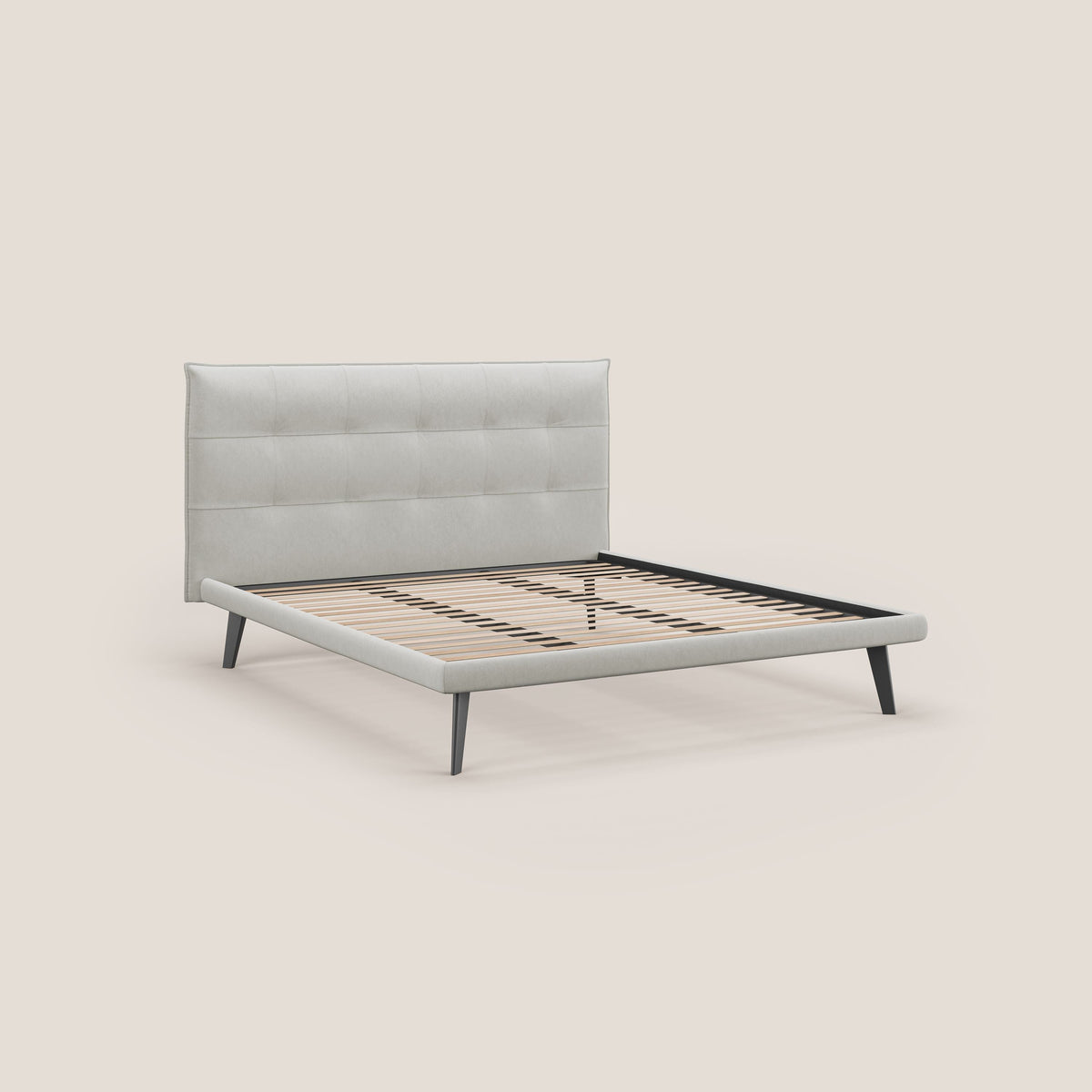 Brigitte letto con testata trapuntata piedi alti in mogano e tessuto impermeabile T09 panna - divitt.sbs