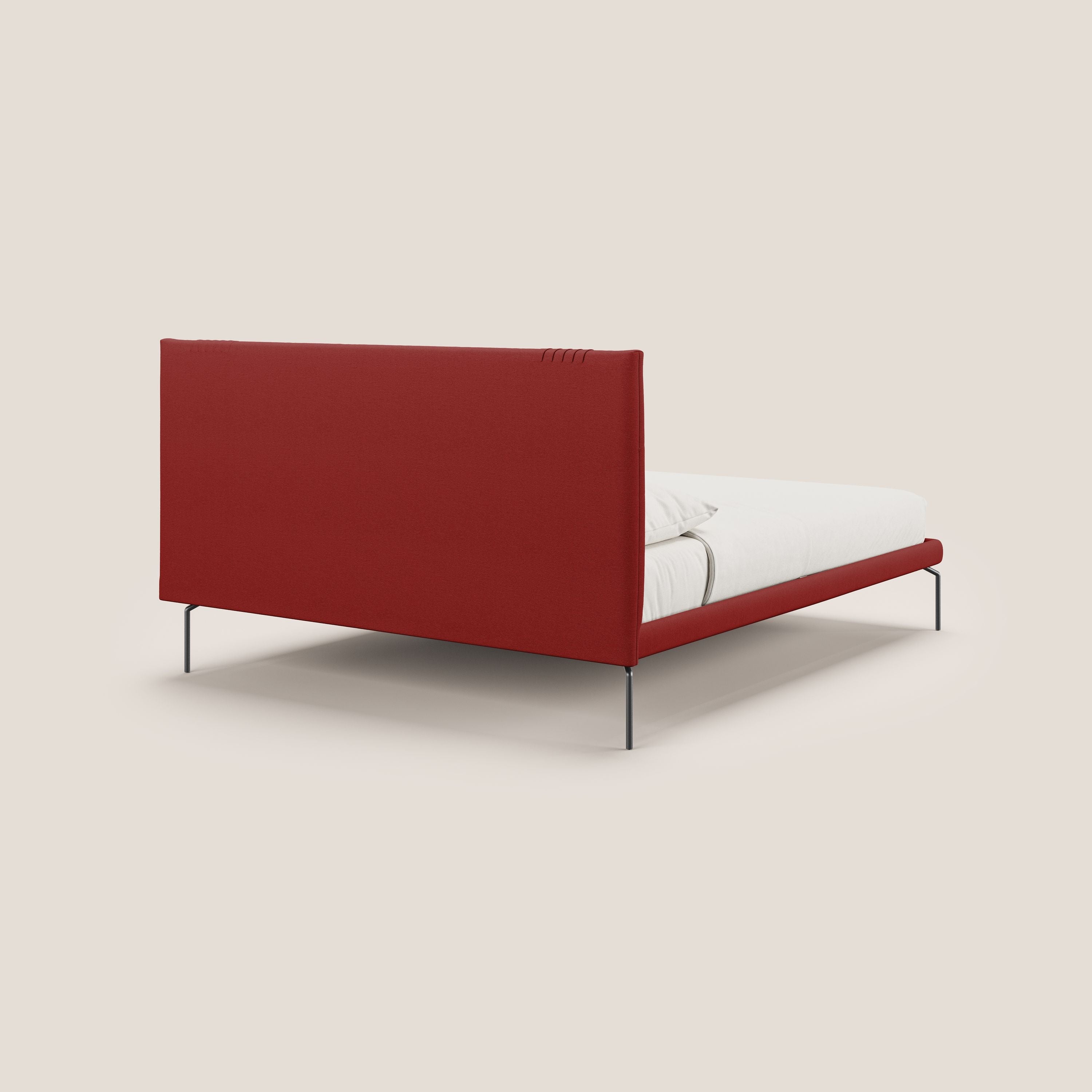 Finn letto imbottito con piedi alti in metallo in tessuto smacchiabile T05 rosso - divitt.sbs