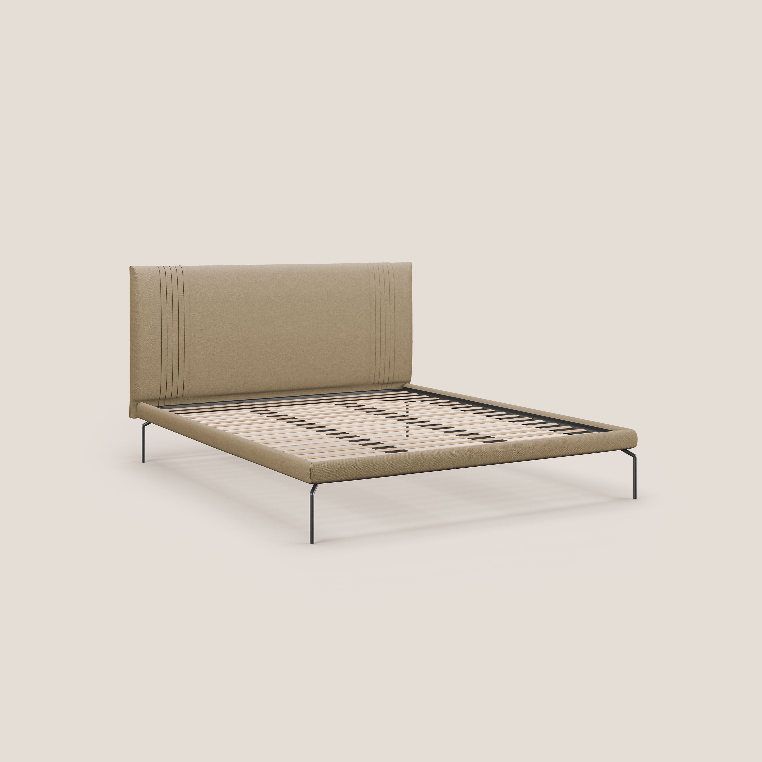 Finn letto imbottito con piedi alti in metallo in tessuto smacchiabile T05 beige - divitt.sbs