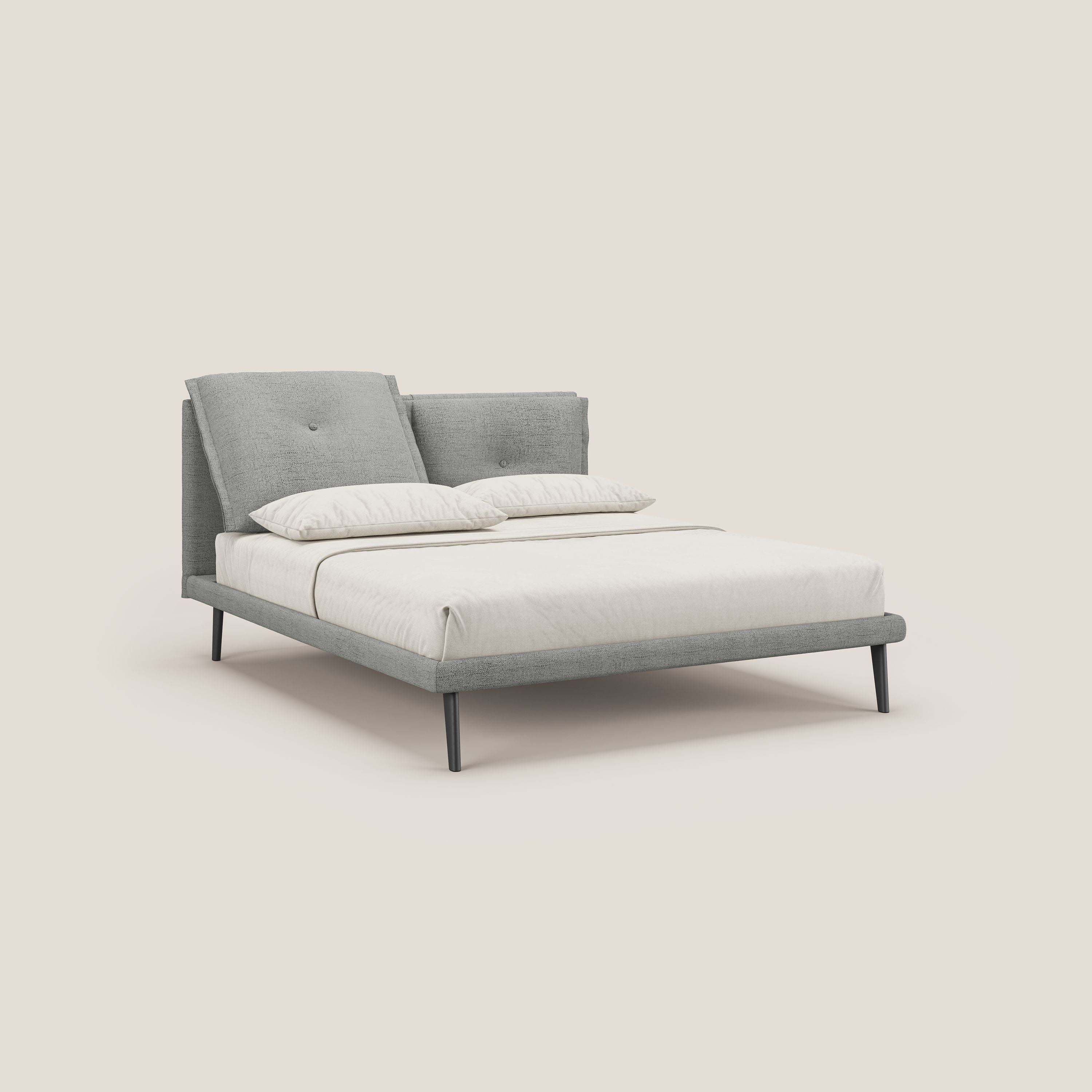 Ibuki letto con cuscini trapuntati regolabili e piedi in mogano in tessuto fiammato impermeabile T03 grigio chiaro - divitt.sbs